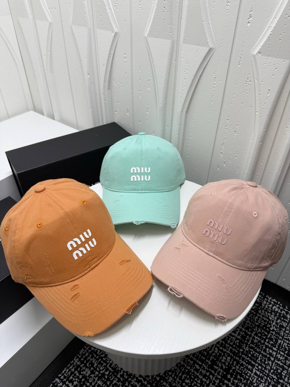 MIU ミュウミュ ロゴTシャツ ロゴ刺繍 クルーネック 綿100 全9色展開 - 画像 3