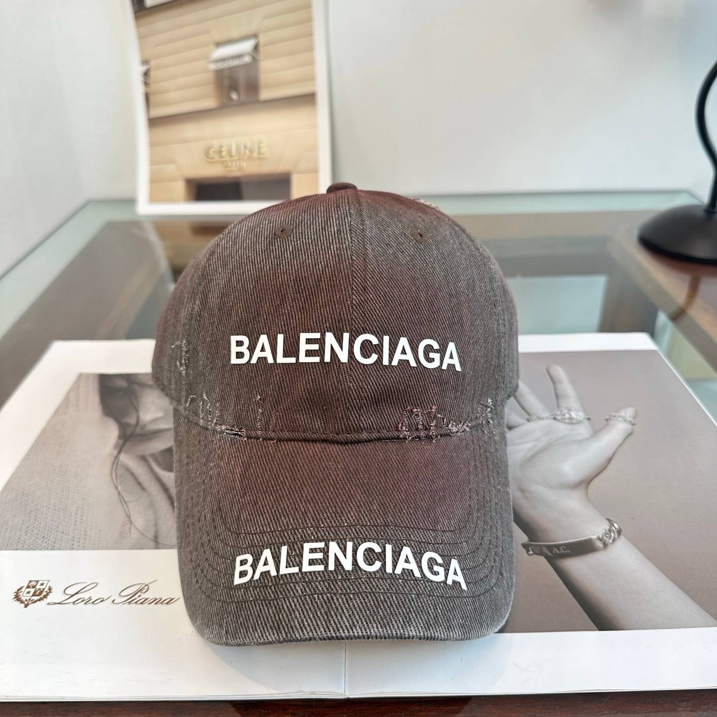 BALENCIAGA バレンシアガ キャップ ベースボールキャップ ロゴ刺繍 デニム ローキャップ ストリート 古着風 ブラック ホワイト ネイビー - 画像 2