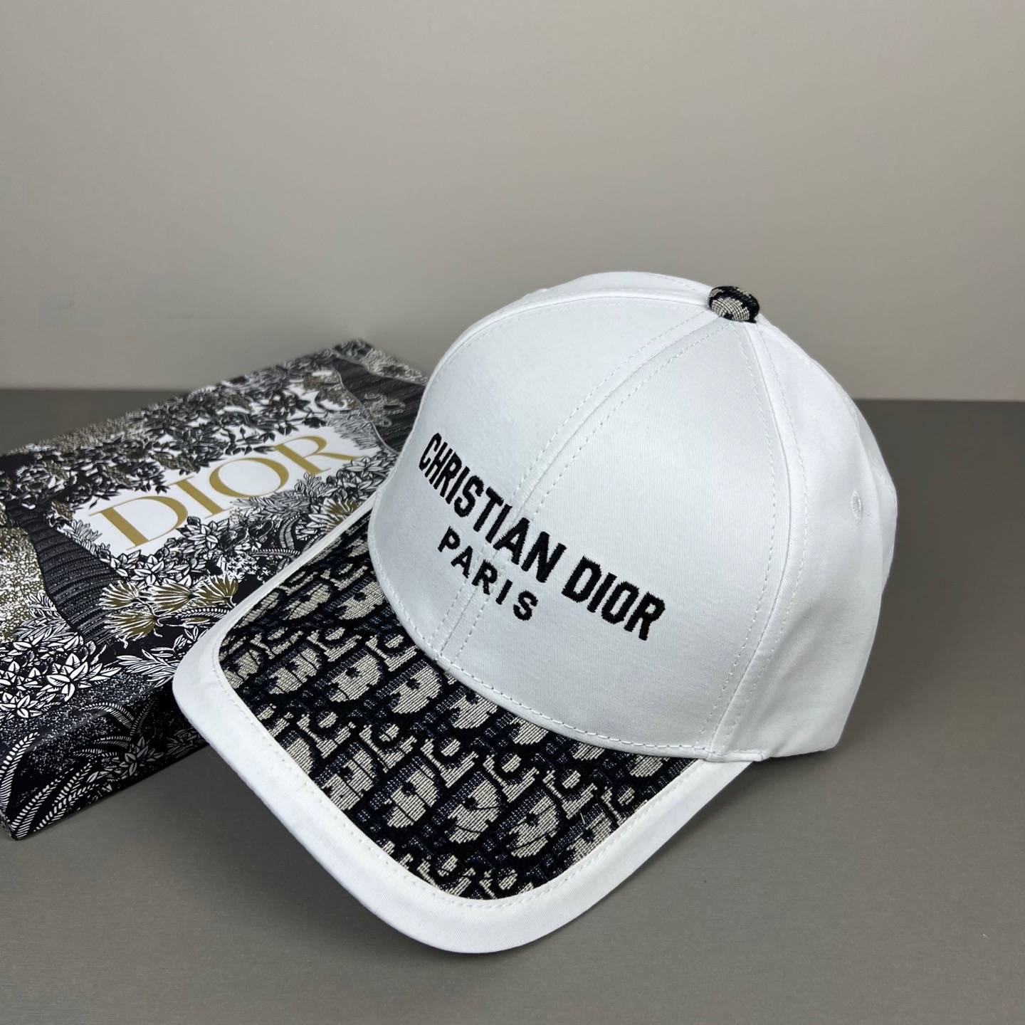 DIOR ディオール キャップ ベースボールキャップ ロゴ刺繍 デニム ポップカルチャー コラボ ブラック ホワイト レッド - 画像 10