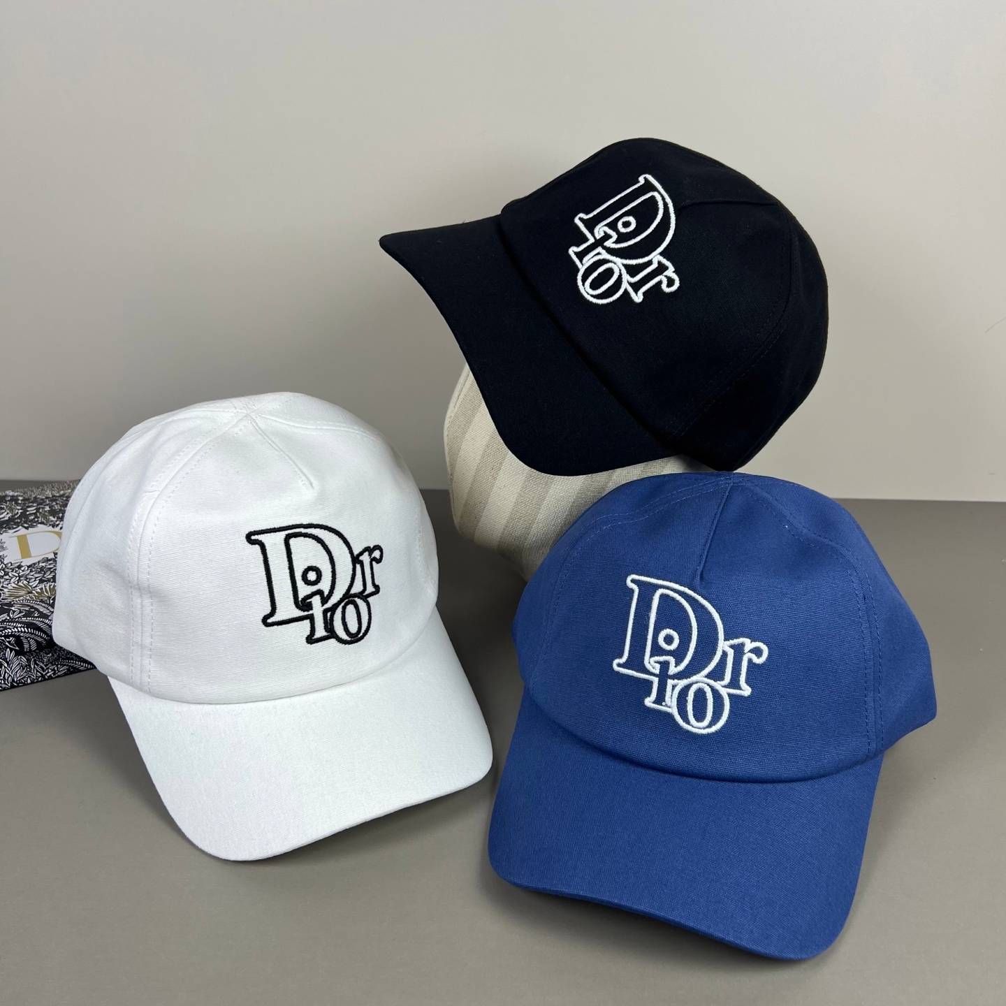DIOR ディオール キャップ ベースボールキャップ ロゴ刺繍 デニム ポップカルチャー コラボ ブラック ホワイト レッド - 画像 18