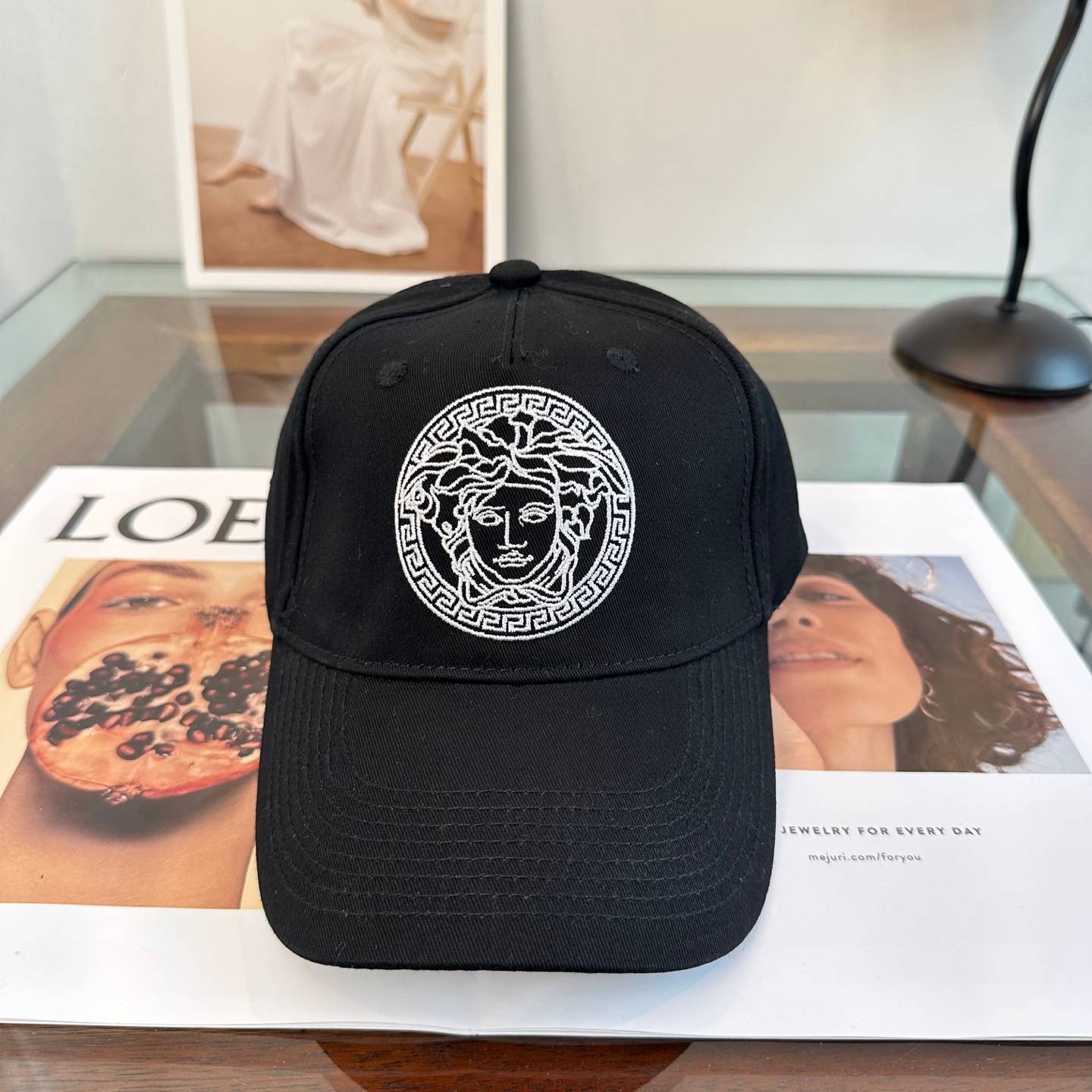 VERSACE ヴェルサーチェ キャップ ロゴ刺繍 メタリックゴールドバックル コットン素材 ストリート ユニセックス ブラック ホワイト ベージュ ネイビー - 画像 6