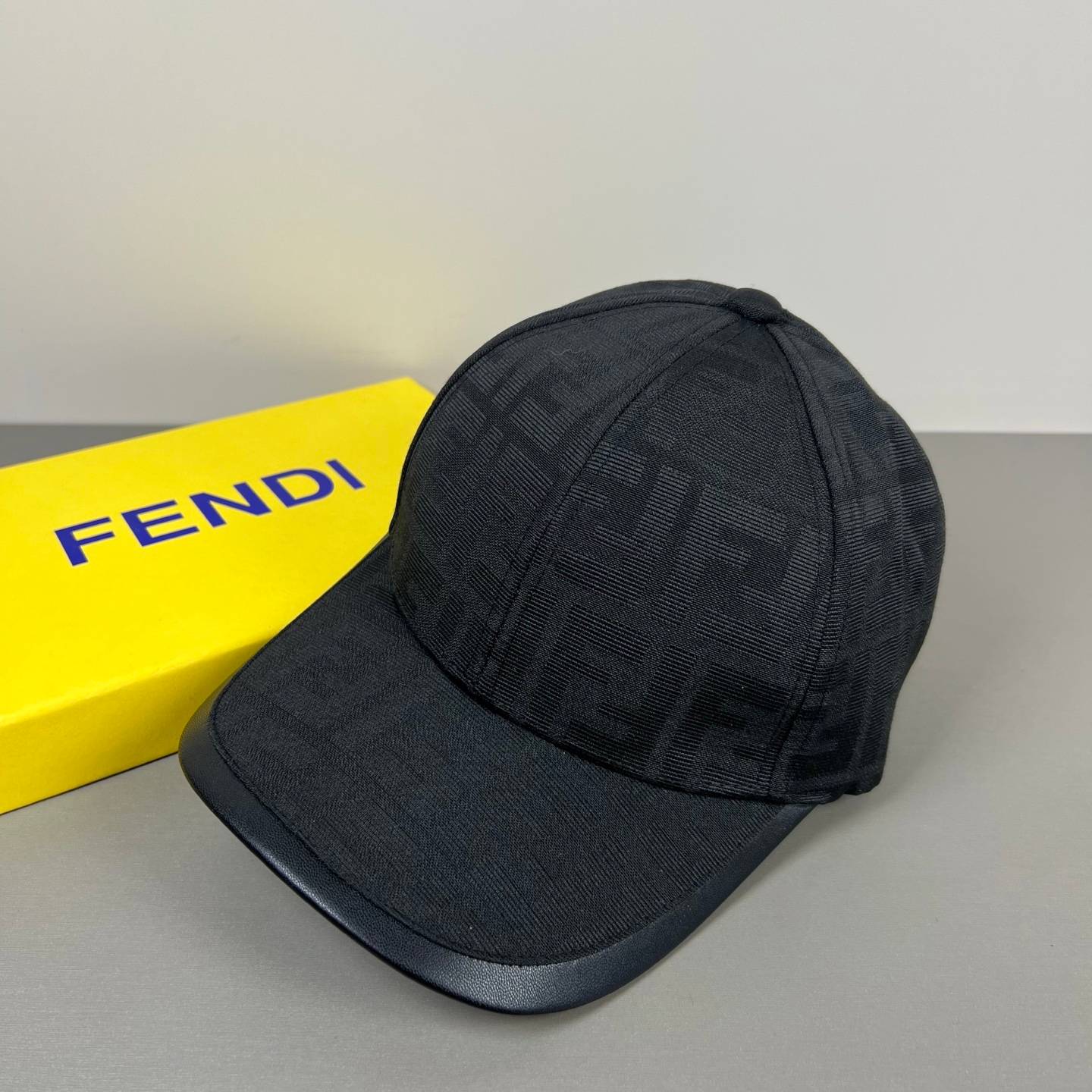 FENDI フェンディ キャップ ベースボールキャップ フェンディロゴ刺繍 ローキャップ コットン アジャスター付き メンズ レディース ユニセックス - 画像 2