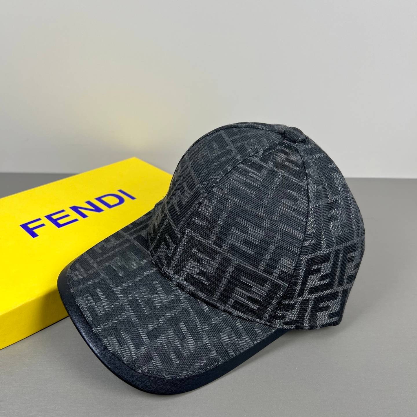 FENDI フェンディ キャップ ベースボールキャップ フェンディロゴ刺繍 ローキャップ コットン アジャスター付き メンズ レディース ユニセックス - 画像 6