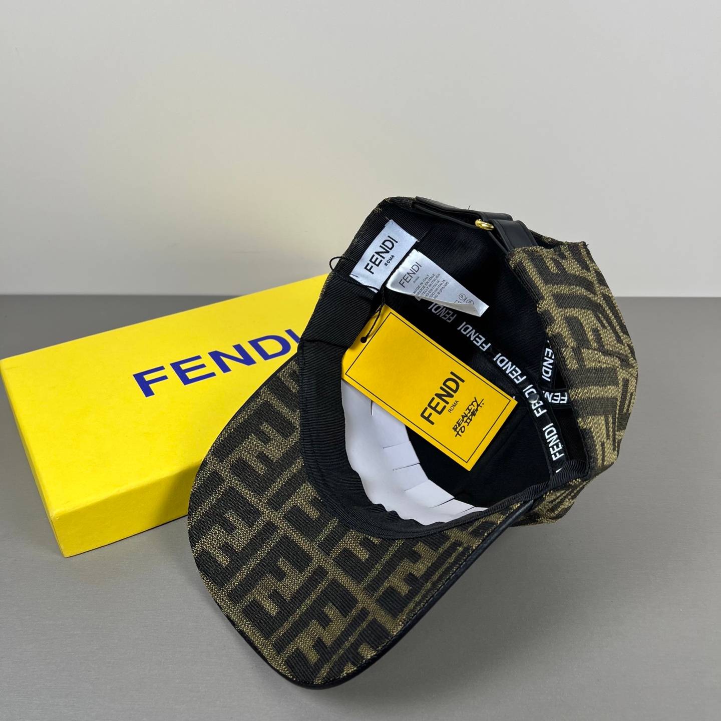 FENDI フェンディ キャップ ベースボールキャップ フェンディロゴ刺繍 ローキャップ コットン アジャスター付き メンズ レディース ユニセックス - 画像 7