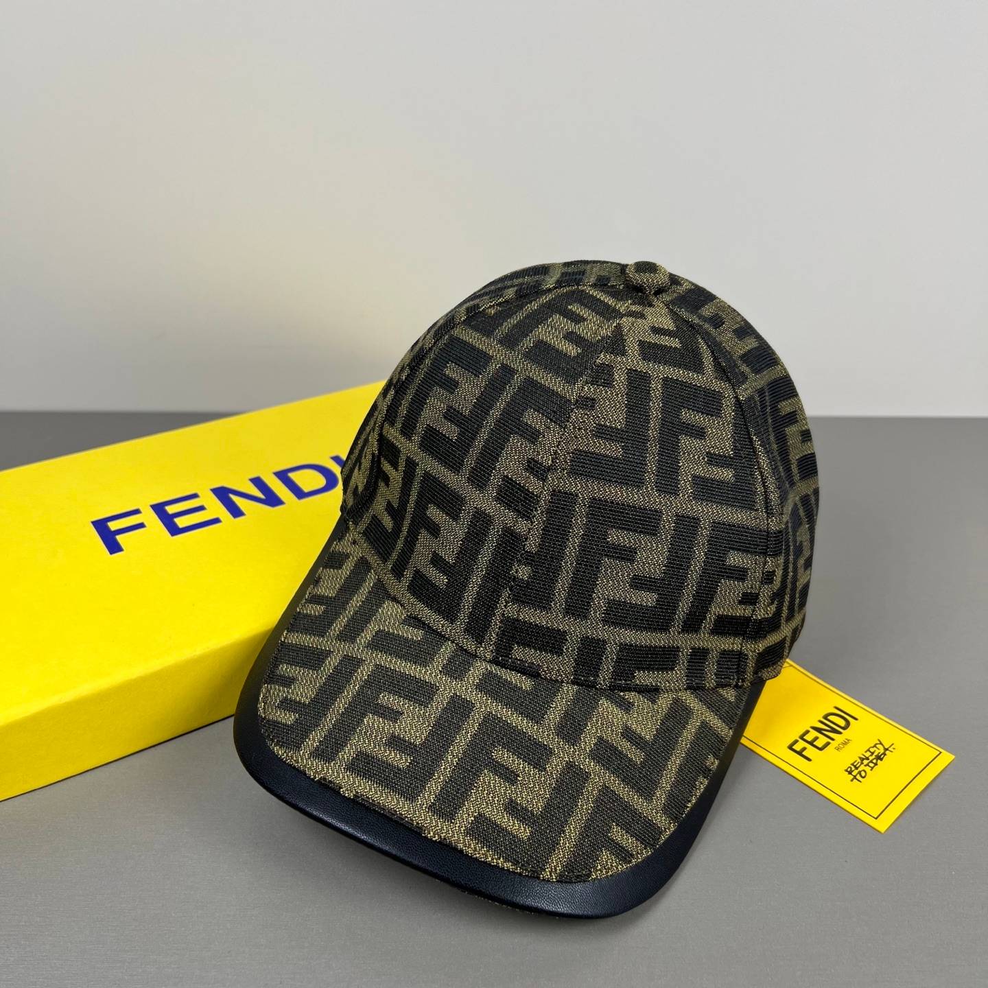 FENDI フェンディ キャップ ベースボールキャップ フェンディロゴ刺繍 ローキャップ コットン アジャスター付き メンズ レディース ユニセックス - 画像 8
