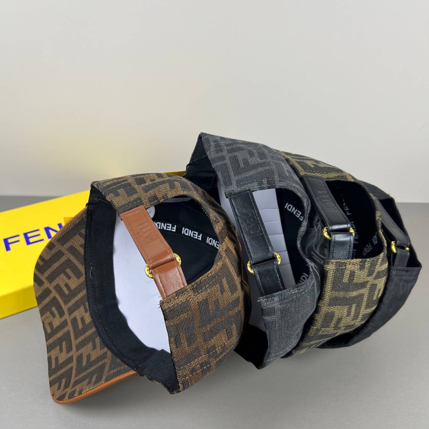 FENDI フェンディ キャップ ベースボールキャップ フェンディロゴ刺繍 ローキャップ コットン アジャスター付き メンズ レディース ユニセックス - 画像 9