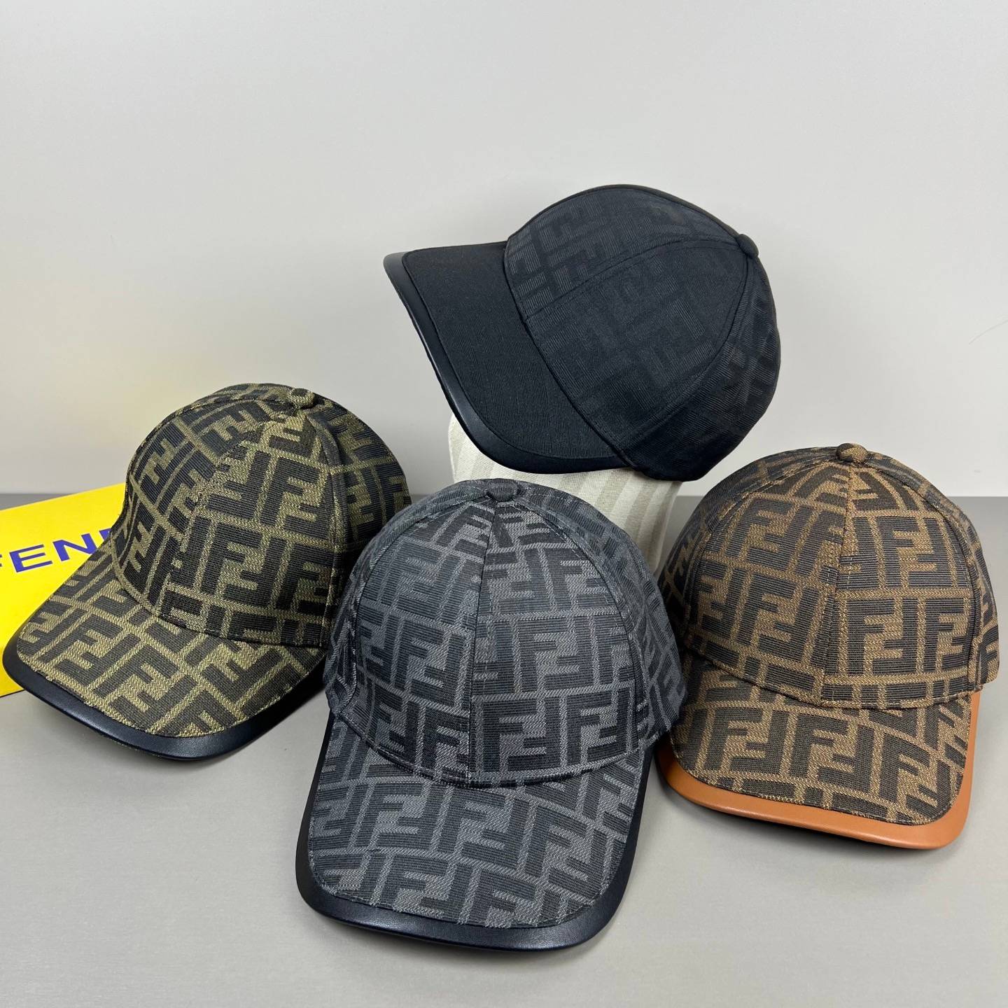 FENDI フェンディ キャップ ベースボールキャップ フェンディロゴ刺繍 ローキャップ コットン アジャスター付き メンズ レディース ユニセックス - 画像 10