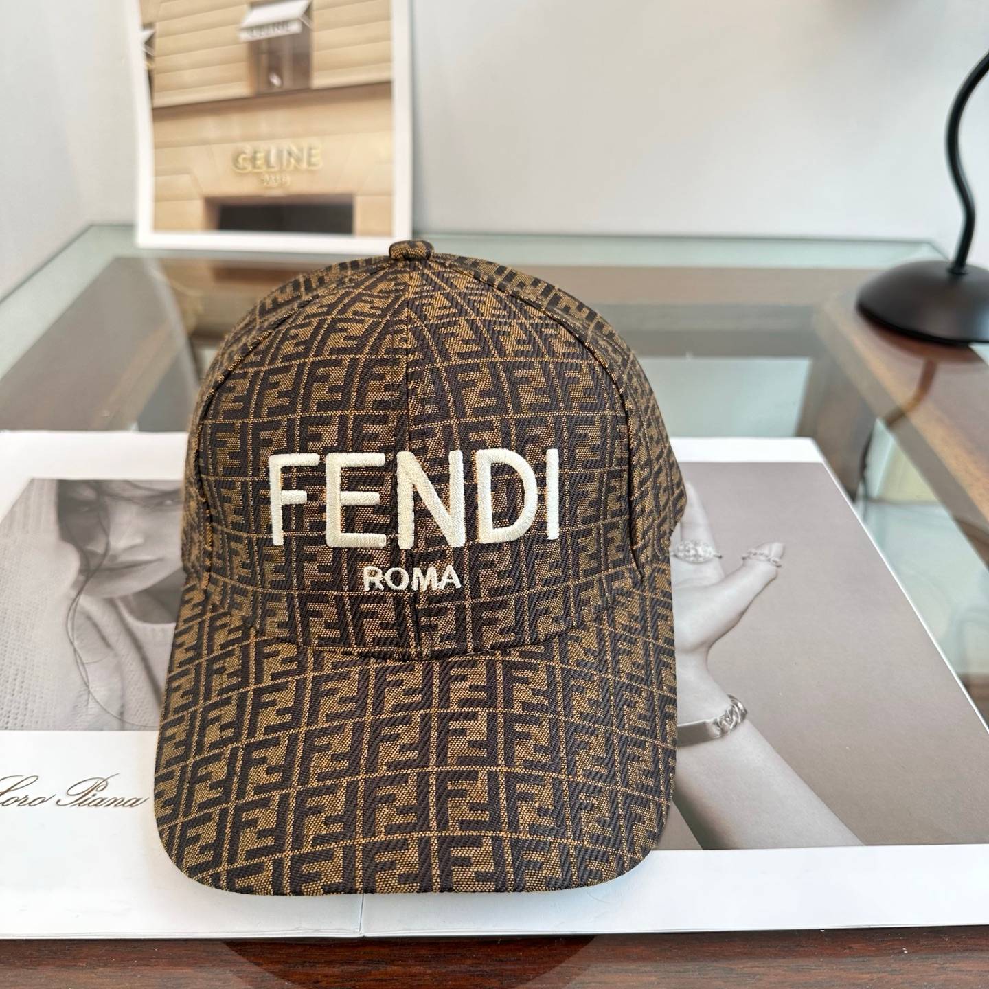 FENDI フェンディ キャップ ベースボールキャップ フェンディロゴ刺繍 ローキャップ コットン アジャスター付き メンズ レディース ユニセックス - 画像 13