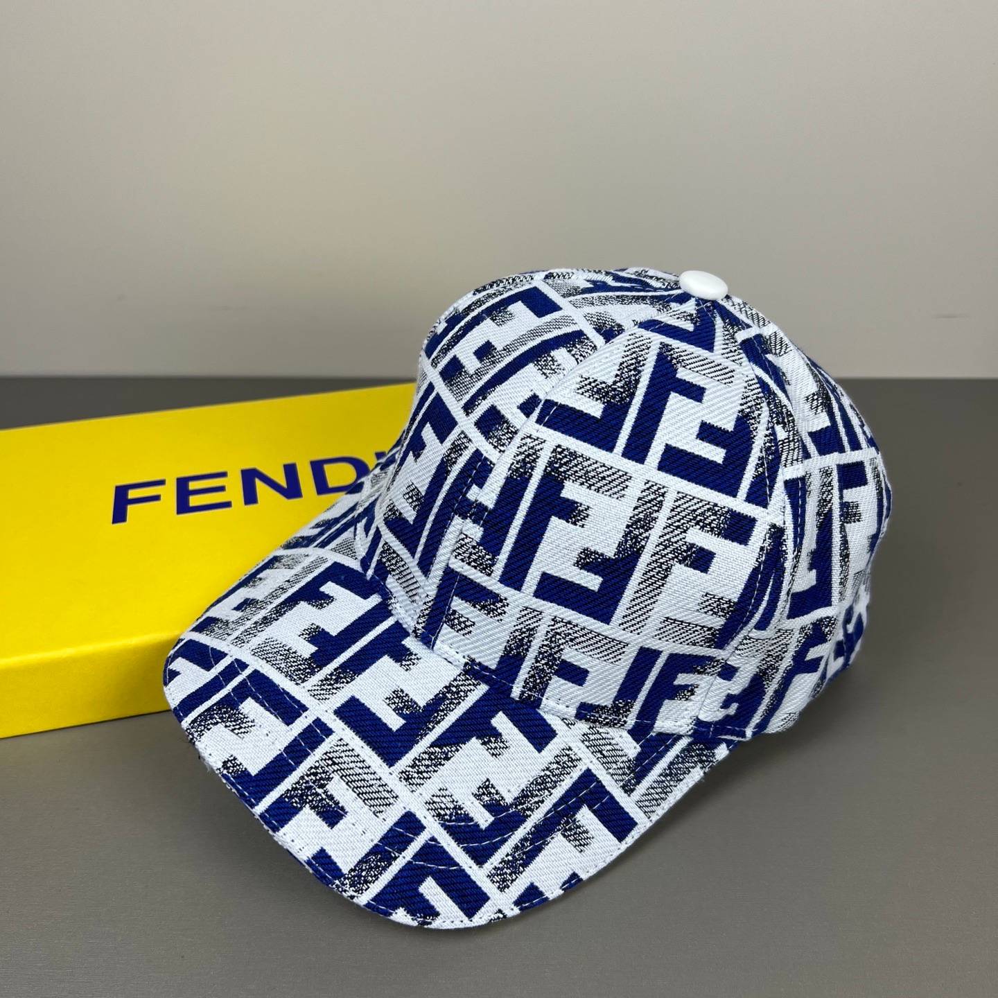 FENDI フェンディ キャップ ベースボールキャップ フェンディロゴ刺繍 ローキャップ コットン アジャスター付き メンズ レディース ユニセックス - 画像 15