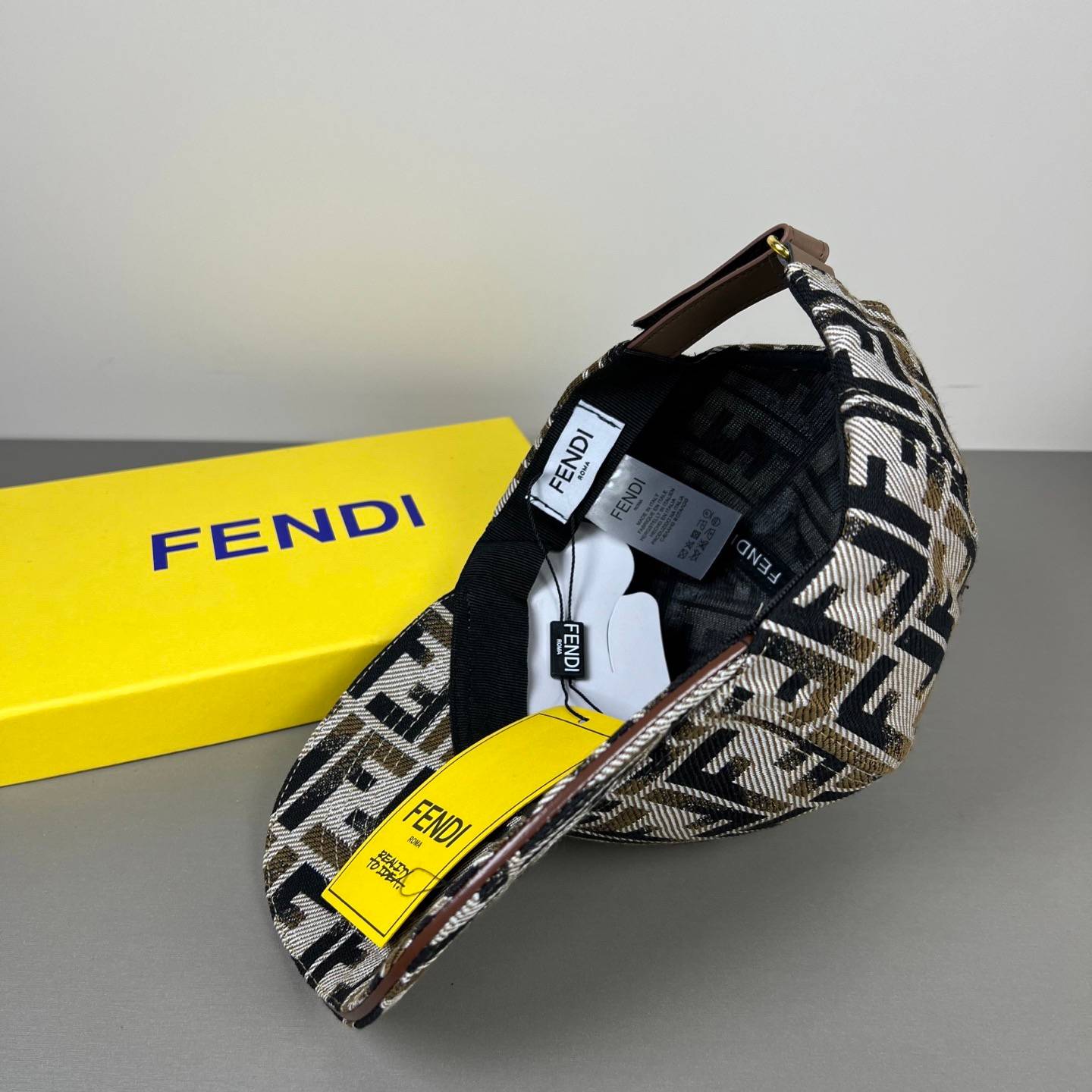 FENDI フェンディ キャップ ベースボールキャップ フェンディロゴ刺繍 ローキャップ コットン アジャスター付き メンズ レディース ユニセックス - 画像 16