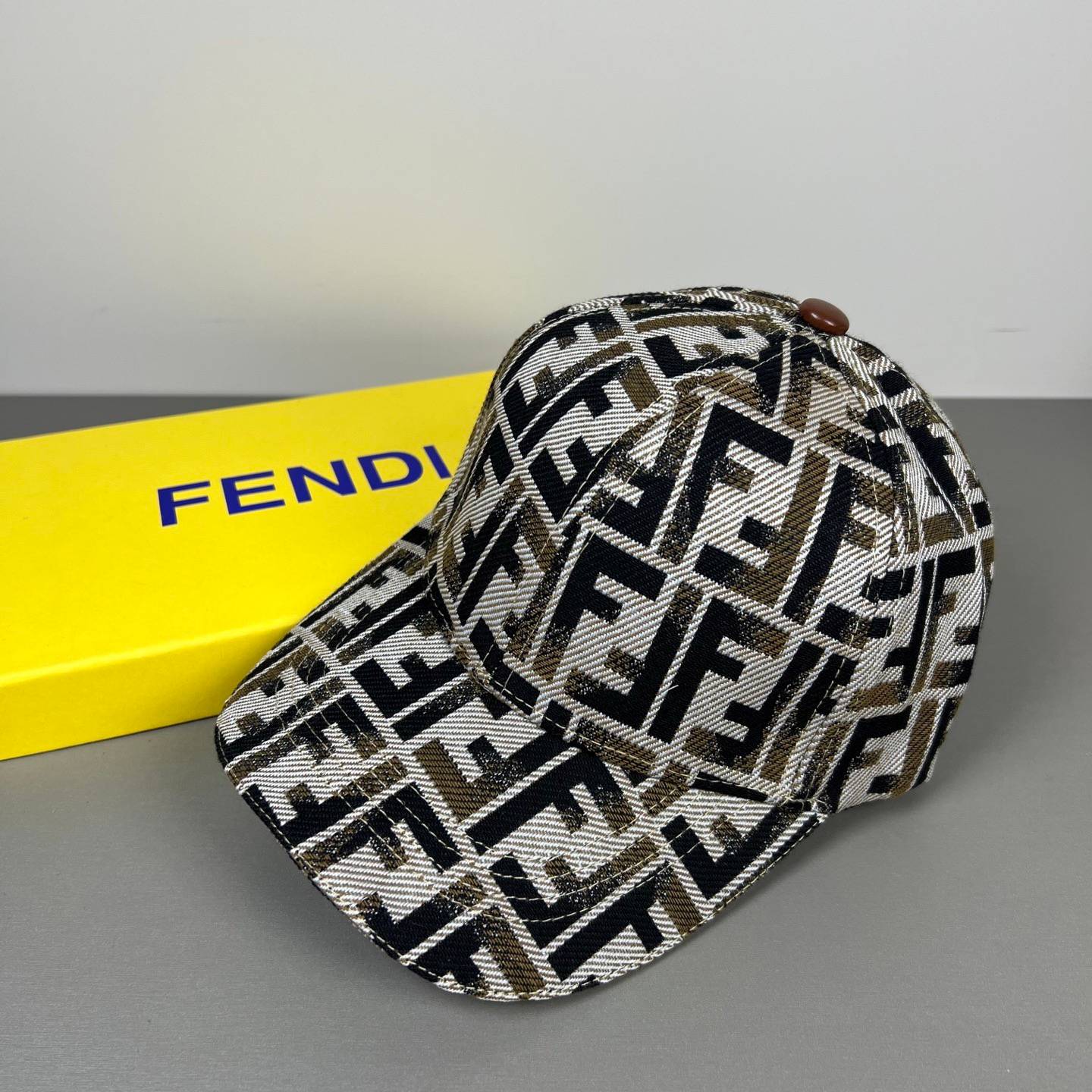 FENDI フェンディ キャップ ベースボールキャップ フェンディロゴ刺繍 ローキャップ コットン アジャスター付き メンズ レディース ユニセックス - 画像 17