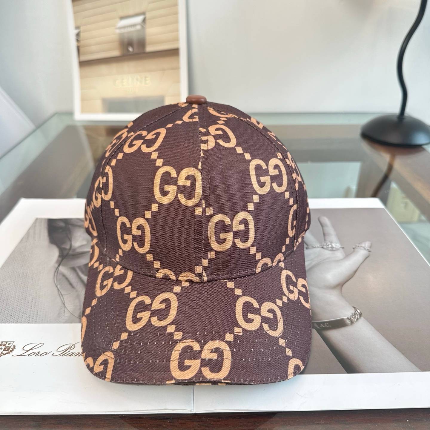 GUCCI グッチ ベースボールキャップ ロゴ刺繍 ローキャップ コットン ストリート ユニセックス ブラック ホワイト ネイビー カーキ ベージュ