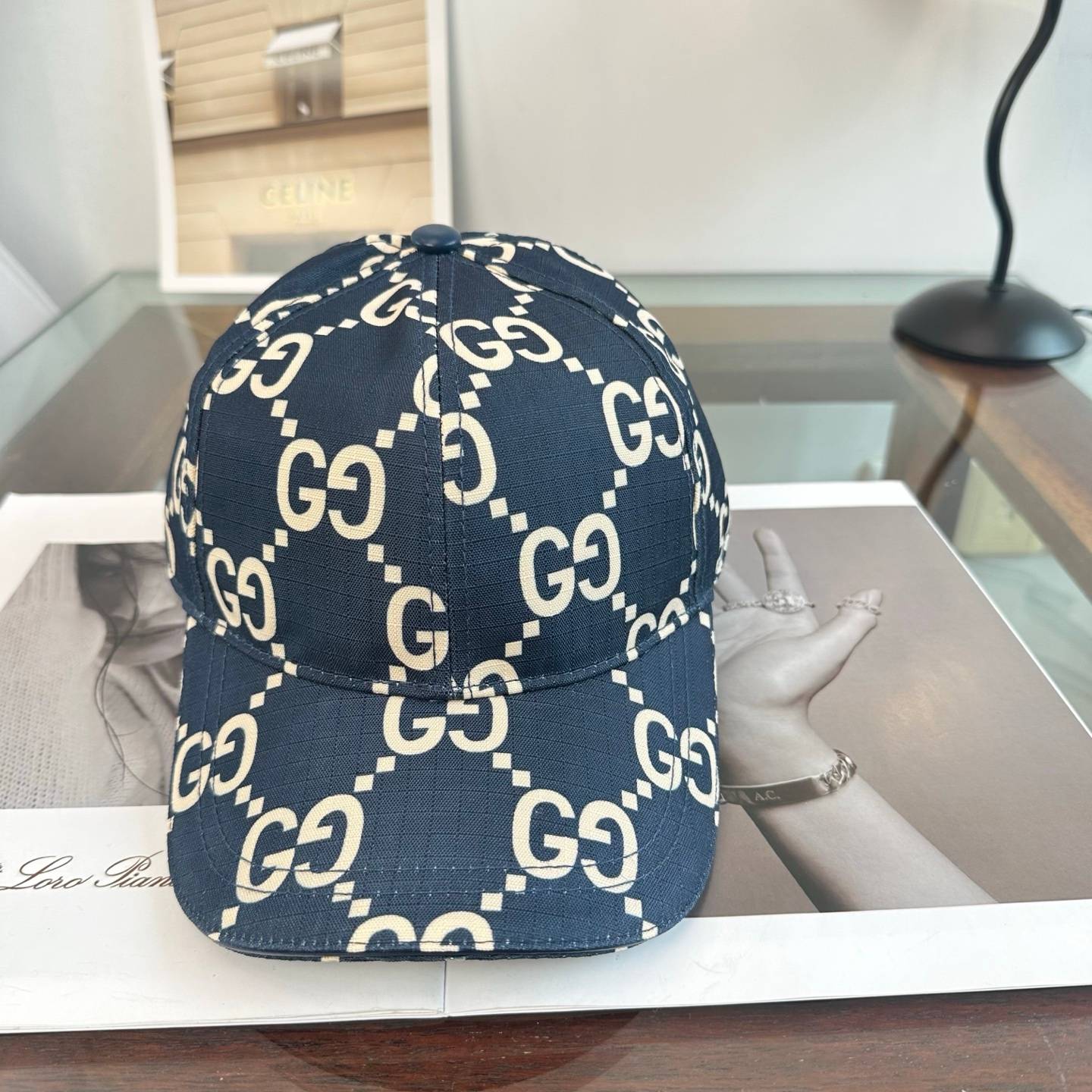 GUCCI グッチ ベースボールキャップ ロゴ刺繍 ローキャップ コットン ストリート ユニセックス ブラック ホワイト ネイビー カーキ ベージュ - 画像 4