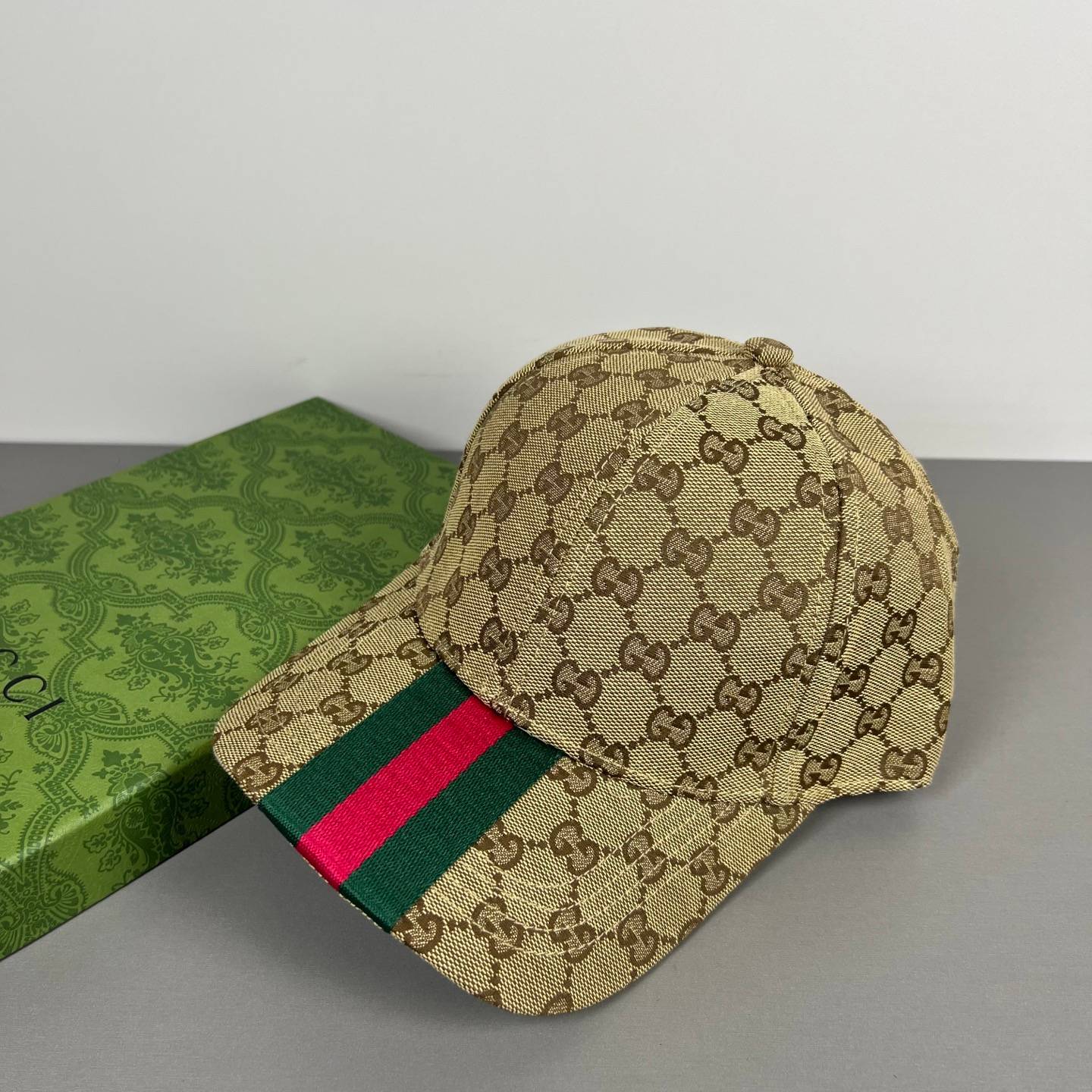GUCCI グッチ ベースボールキャップ グッチロゴ刺繍 ローキャップ コットン ストリート ユニセックス サイズ調整可能