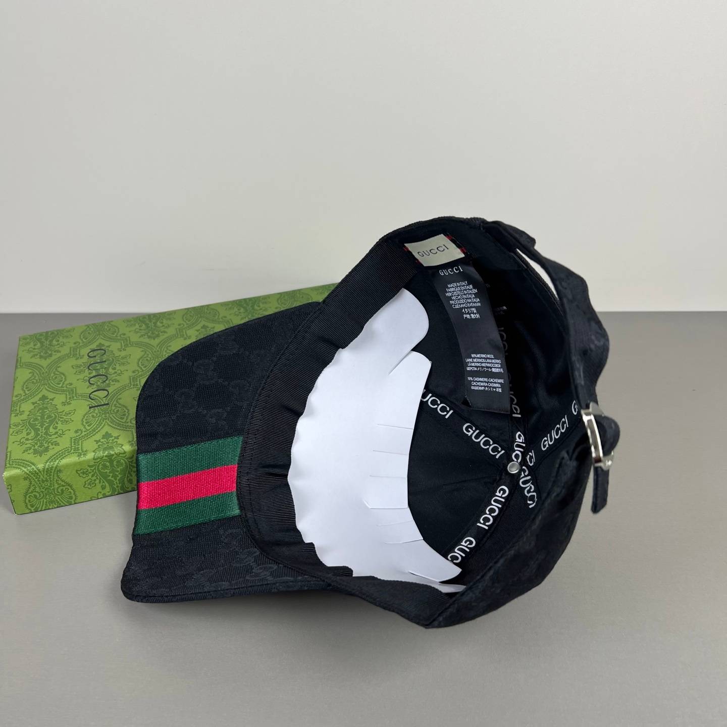 GUCCI グッチ ベースボールキャップ ロゴ刺繍 ローキャップ コットン ストリート 古着風 ユニセックス ブラック ホワイト
