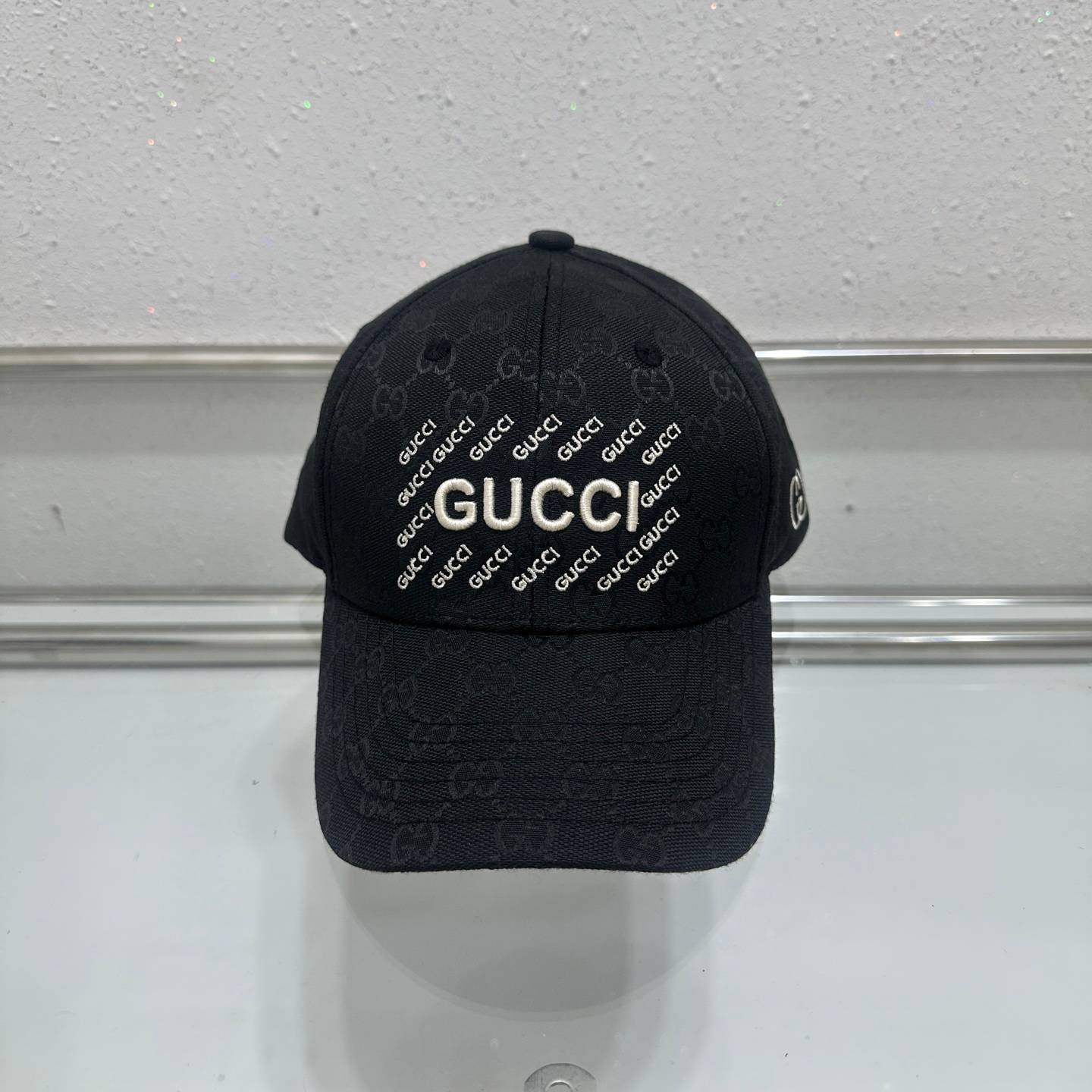 GUCCI グッチ ベースボールキャップ ロゴ刺繍 ボックスロゴ ローキャップ コットン ストリート ユニセックス ブラック ベージュ
