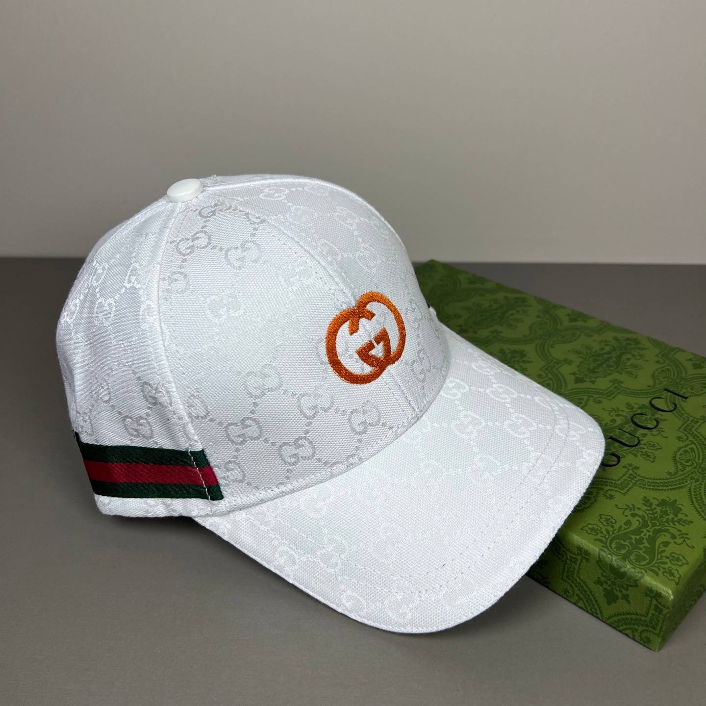 GUCCI グッチ ベースボールキャップ ロゴ刺繍 ワッペン ローキャップ コットン ストリート メンズ レディース ユニセックス - 画像 2
