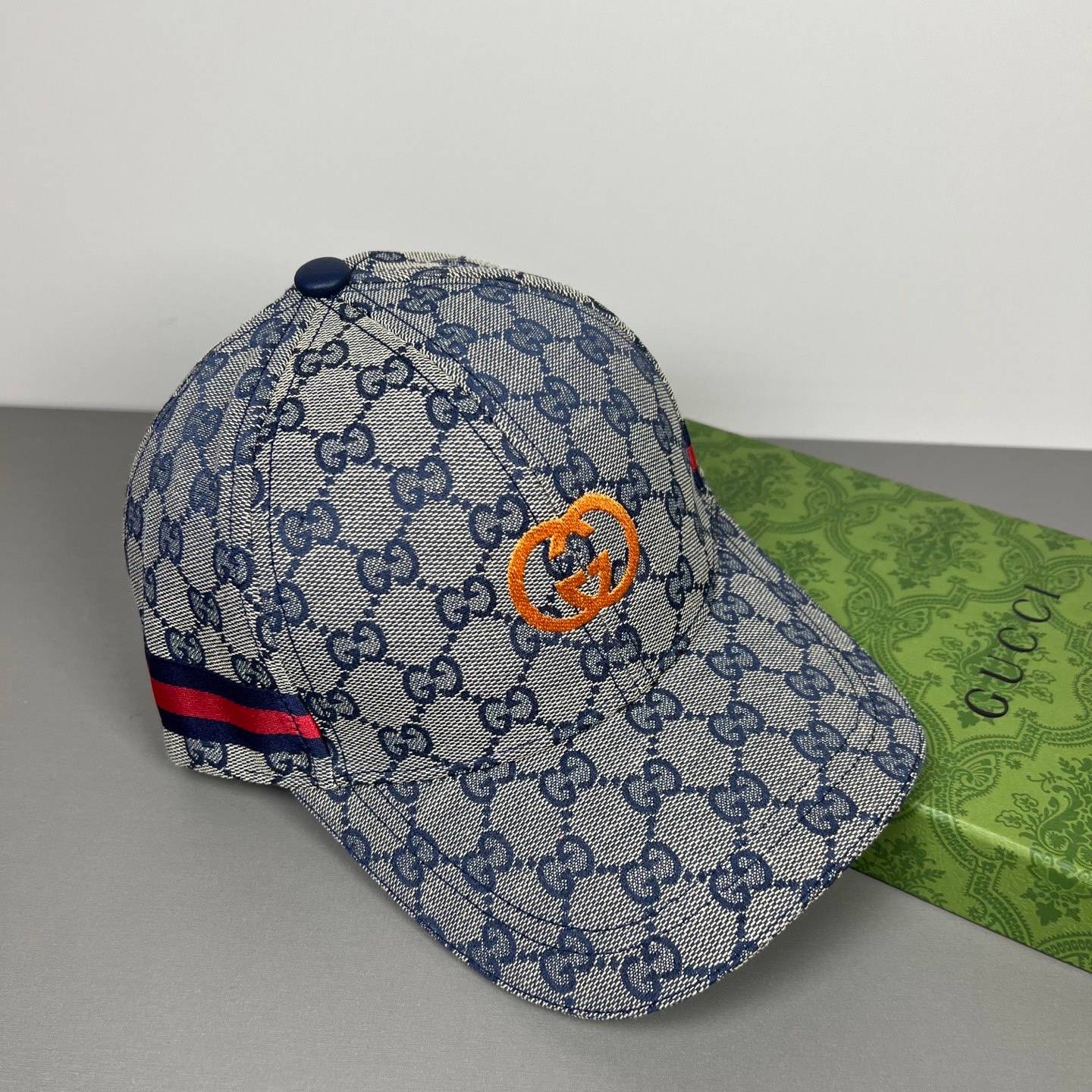 GUCCI グッチ ベースボールキャップ ロゴ刺繍 ワッペン ローキャップ コットン ストリート メンズ レディース ユニセックス - 画像 4