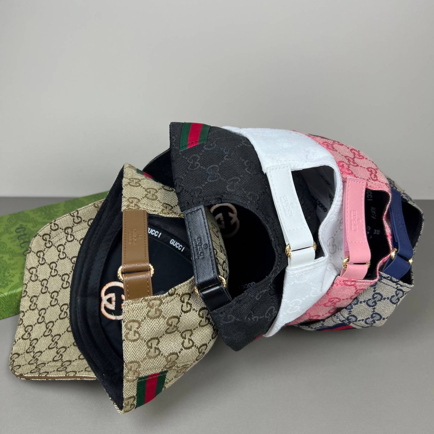 GUCCI グッチ ベースボールキャップ ロゴ刺繍 ワッペン ローキャップ コットン ストリート メンズ レディース ユニセックス - 画像 6