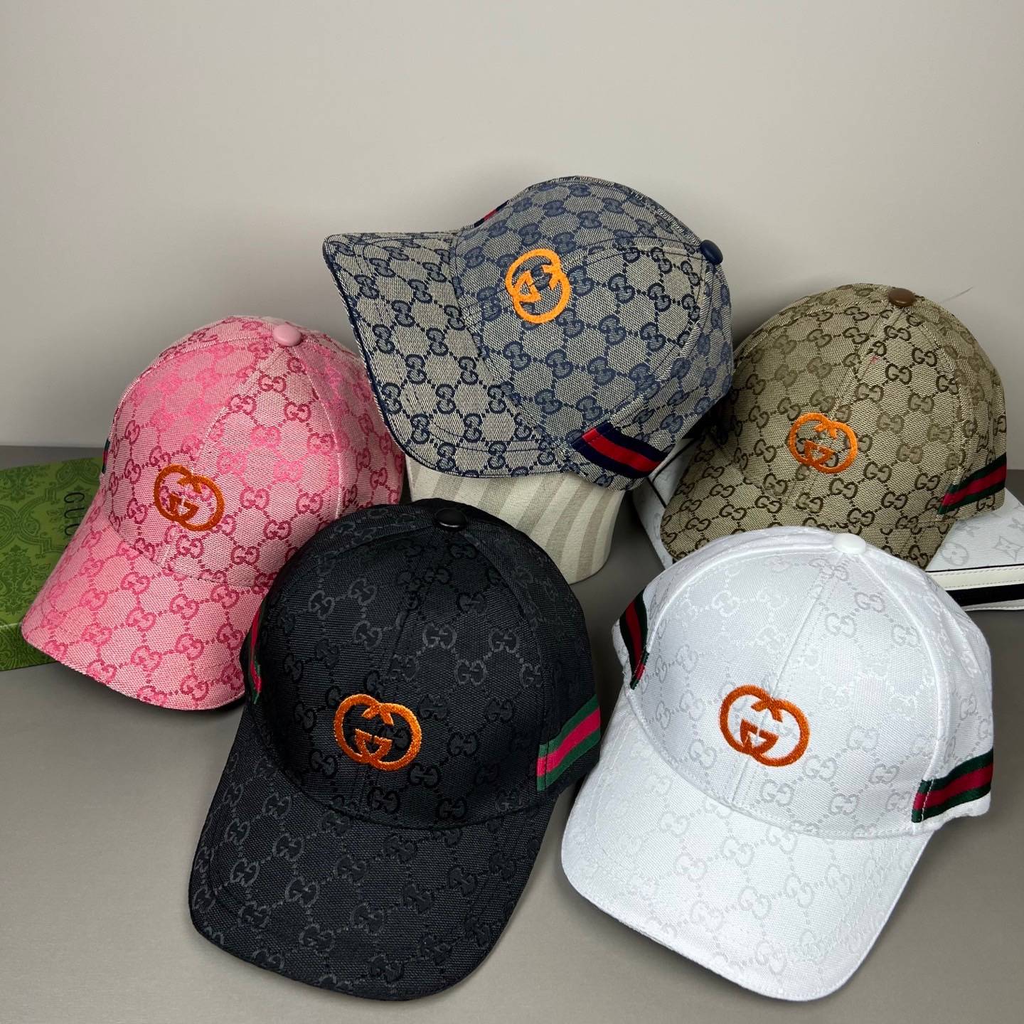 GUCCI グッチ ベースボールキャップ ロゴ刺繍 ワッペン ローキャップ コットン ストリート メンズ レディース ユニセックス - 画像 7
