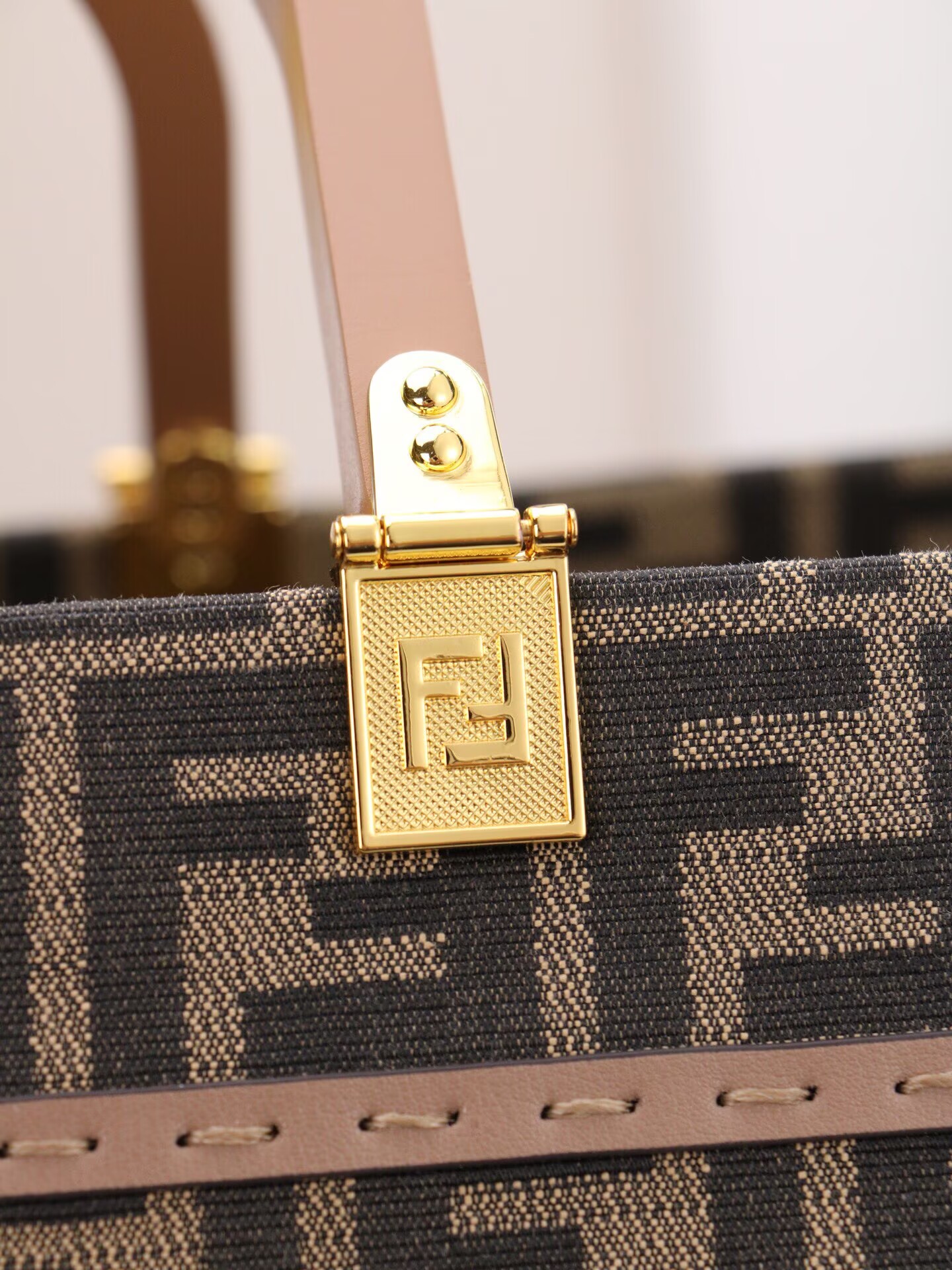 FENDI デニムトートバッグ 茶色ハンドル  トートバッグ　レディース　メンズ　ショルダーバッグ🎩 - 画像 7