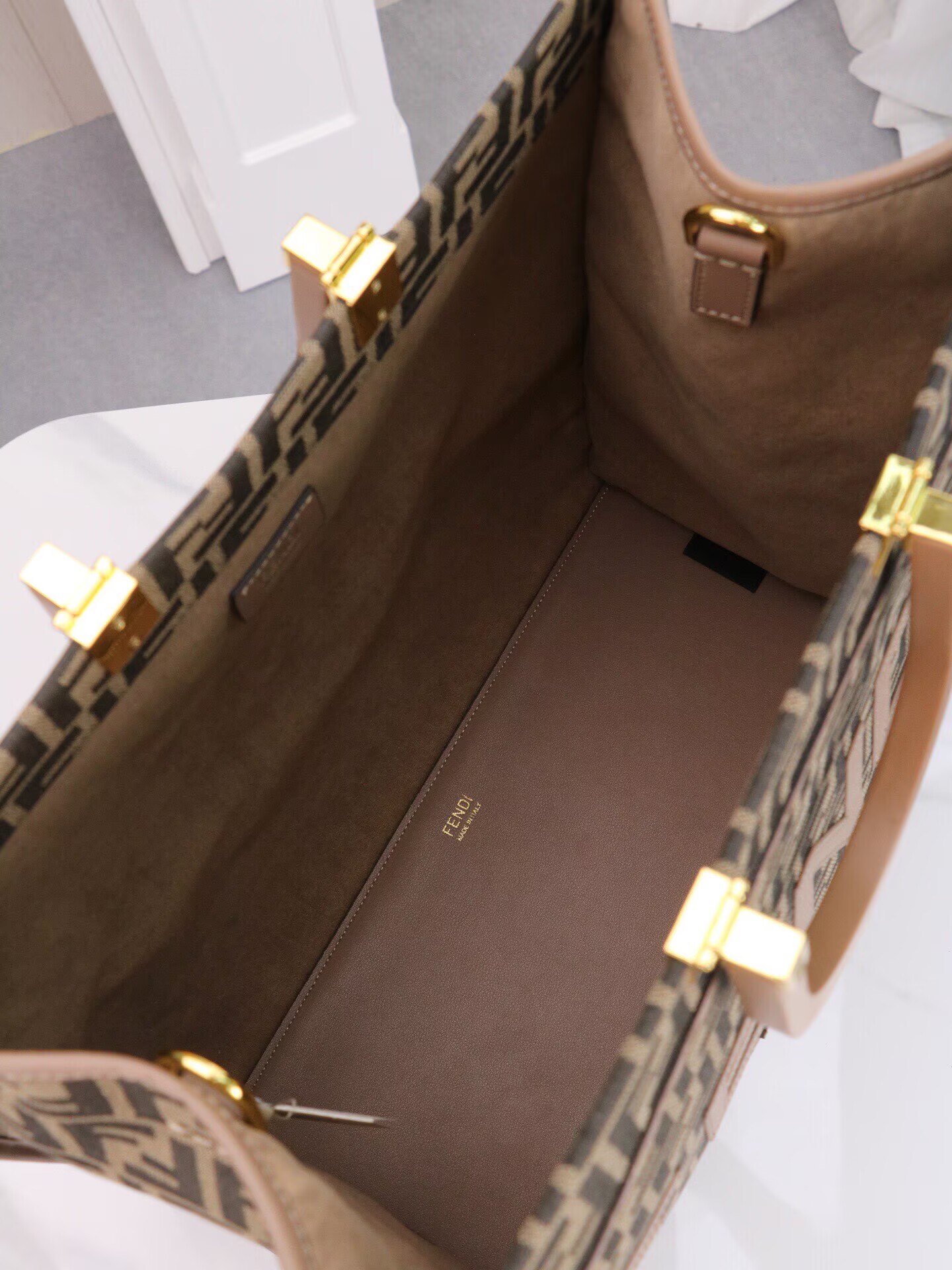 FENDI デニムトートバッグ 茶色ハンドル  トートバッグ　レディース　メンズ　ショルダーバッグ🎩 - 画像 5