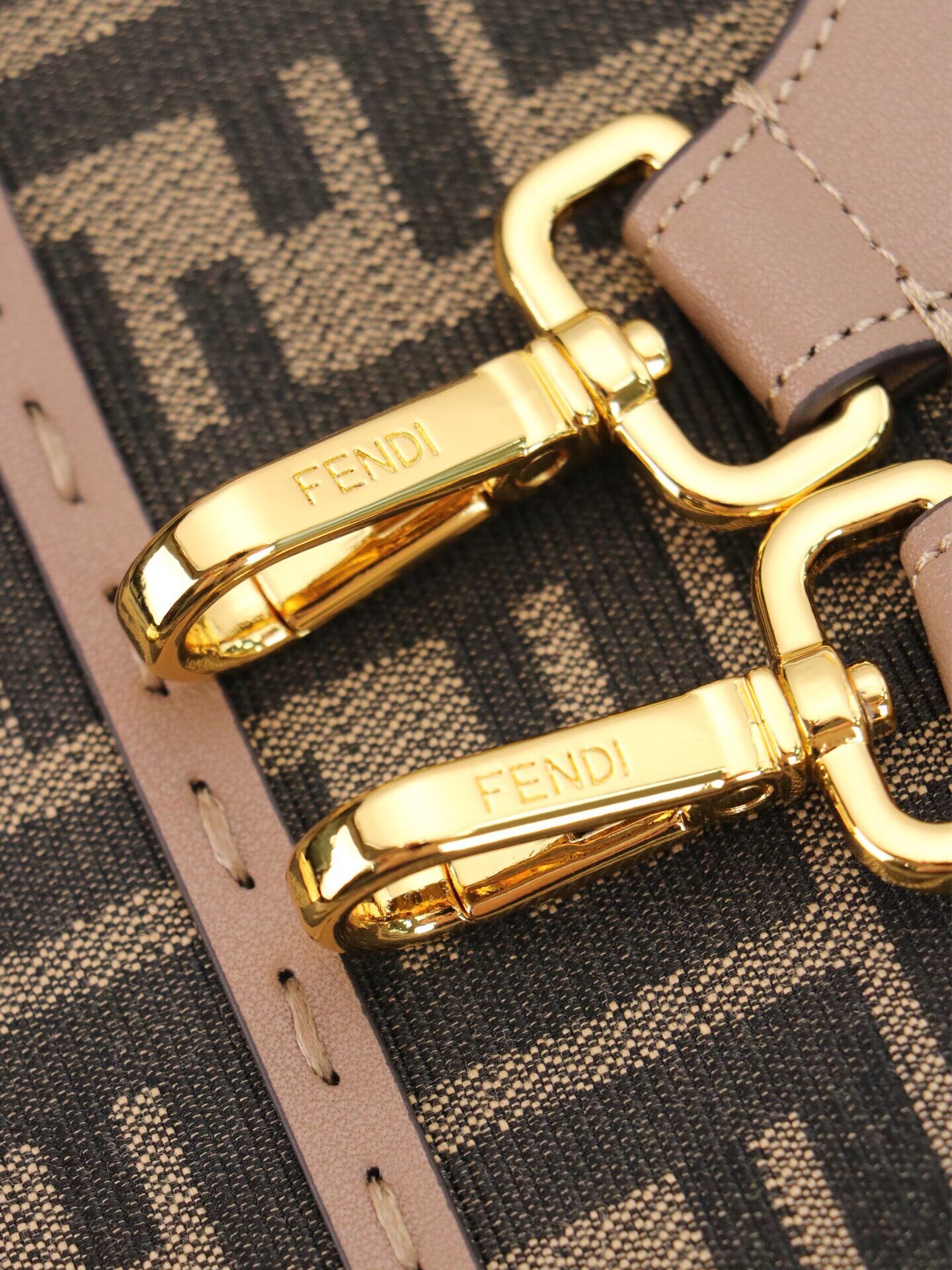 FENDI デニムトートバッグ 茶色ハンドル  トートバッグ　レディース　メンズ　ショルダーバッグ🎩 - 画像 9