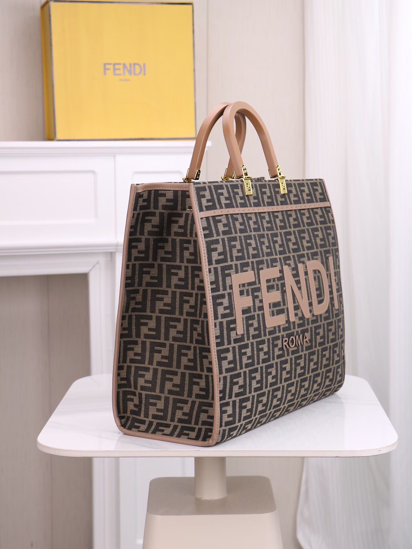 FENDI デニムトートバッグ 茶色ハンドル  トートバッグ　レディース　メンズ　ショルダーバッグ🎩 - 画像 3