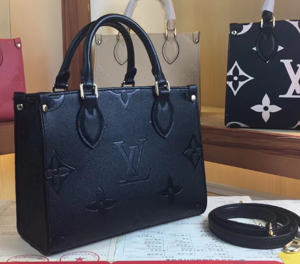 LOUIS VUITTON　ルイヴィトン　トートバッグ　オンザゴーPM　5色　ハンドバッグ　ショルダーバッグ　モノグラム　レディースバッグ