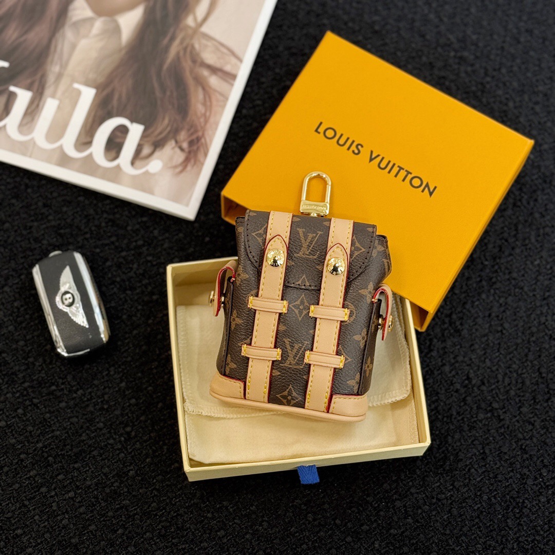ルイヴィトン 　LOUIS VUITTON　バックパック「クリストファー」　ビジューサック　ミニクリストファー　モノグラム　LVポーチ　キーリング付ポーチ　チャーム　キーホルダー - 画像 6
