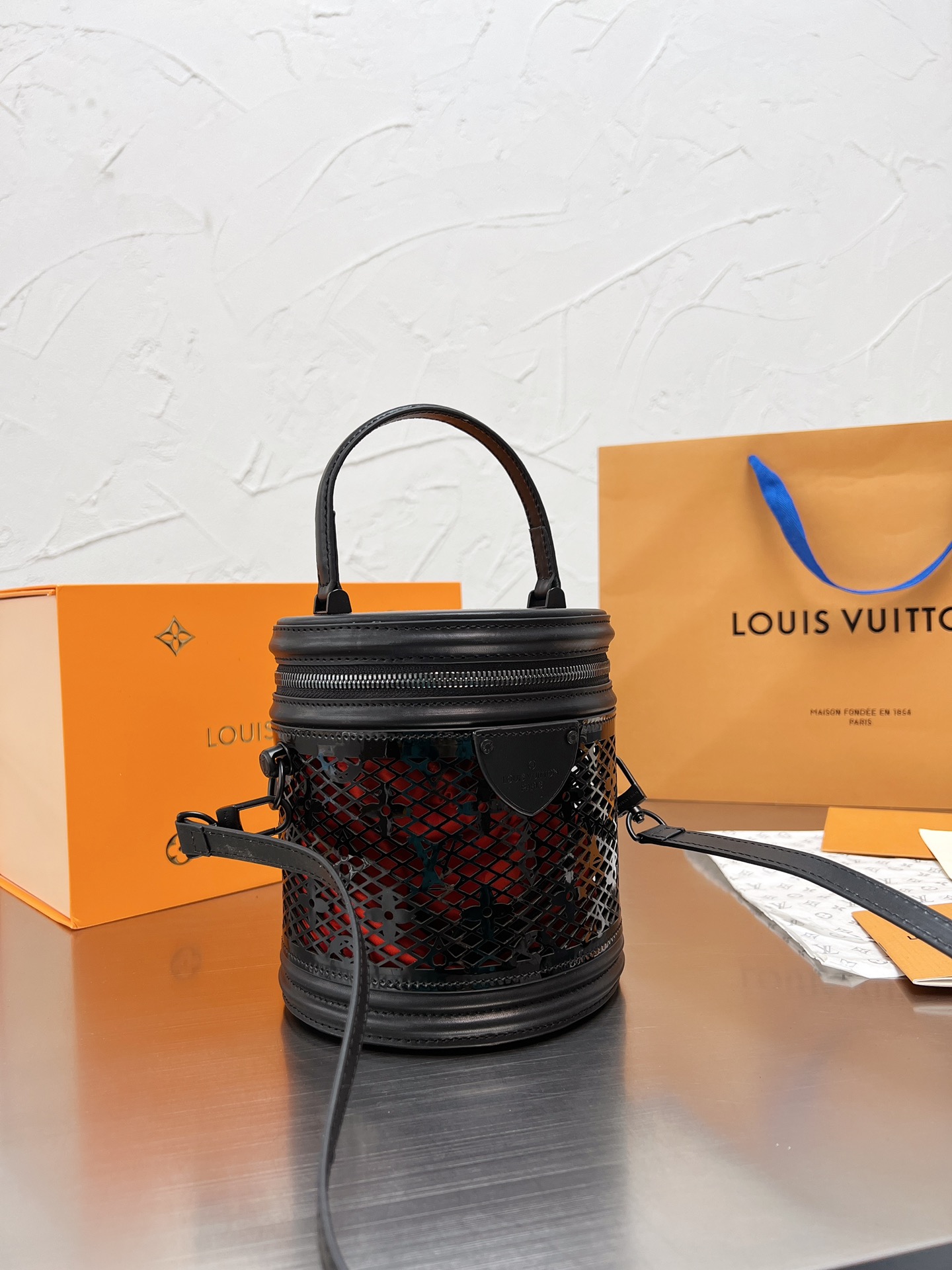 ルイヴィトン　LOUISVUITTON　モノグラム　カンヌ　オシャレ　Cannes　ブラック　ハンドバッグ　ショルダーバッグ