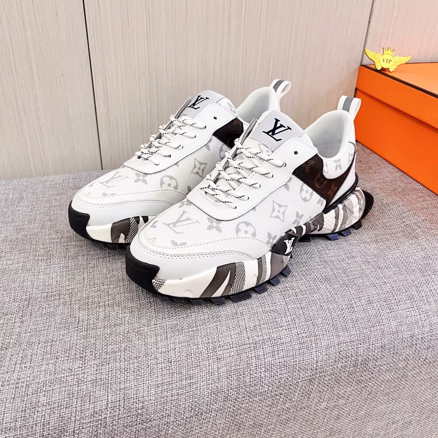 Louis Vuittonスニーカー　ルイヴィトン　スニーカー　運動靴/トレーニングシューズ　LV人気メンズ靴黒/白 - 画像 3