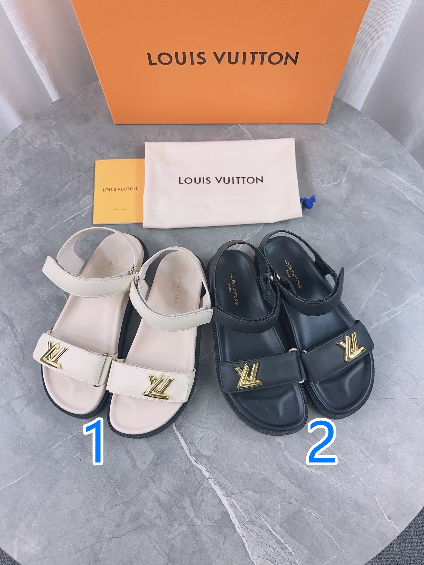 ルイヴィトン　Louis Vuitton　サンセットサンダル　コンフォート　無地　ロゴ　ホワイト/ブラック　レディース　サンダル