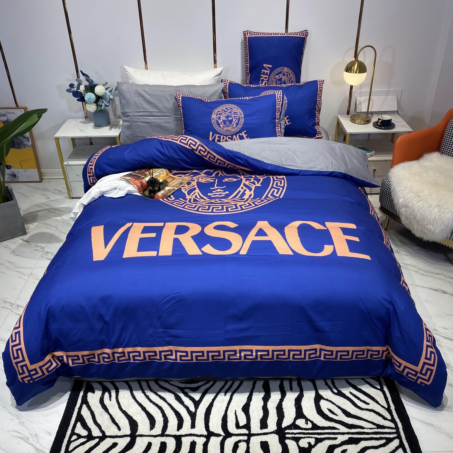 シルク生地　掛け布団カバーセット4点　ダブルサイズ/キングサイズ すべすべベッドカバー　ヴェルサーチVersace　2色