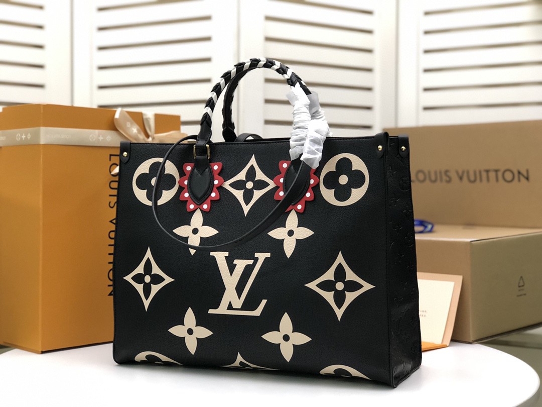 LOUIS VUITTON　ルイヴィトン　オシャレ　トートバッグ　モノグラム　A4収納可　オンザゴー GM　ハンドバッグ　2色入れ