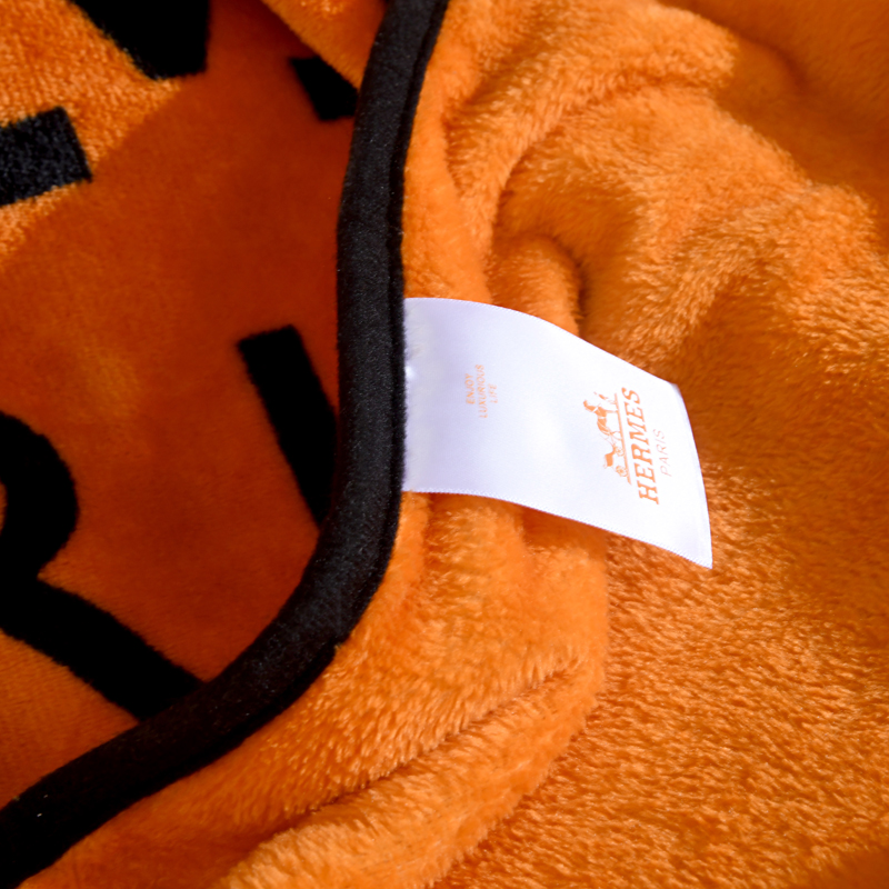 HERMES毛布　エルメス　ブランケット/ひざ掛け/ソファーカバー　柔らかい　オールシーズ　ダブルサイズオレンジ