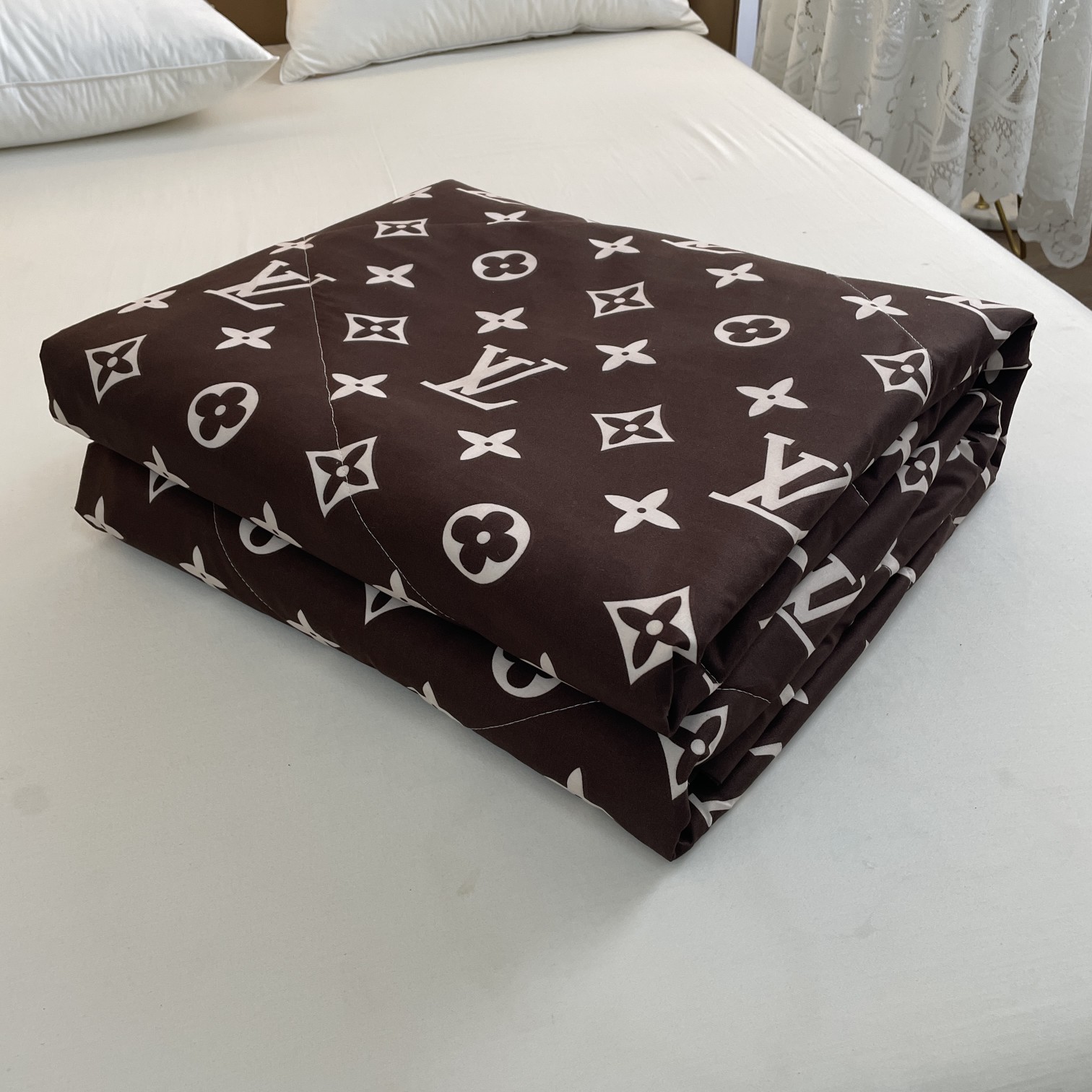 ルイヴィトン　夏布団LOUIS VUITTON　肌掛け布団のみ　キルトケット　涼やか冷感　キングサイズベッド用