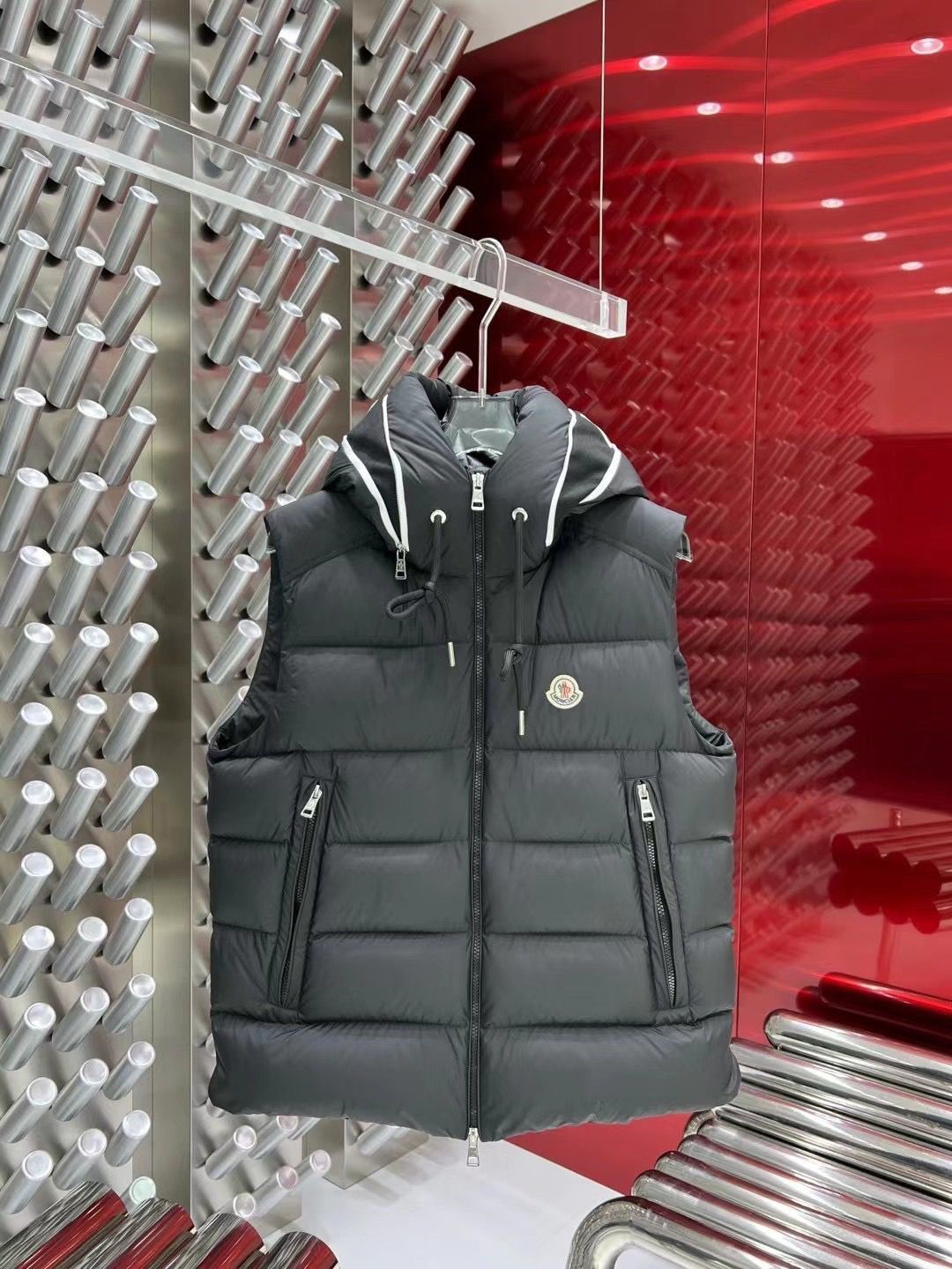 秋冬限定　モンクレール　MONCLER　3色　Cardamine 　ダウンベスト　ベスト　MEN'S　フード付き - 画像 2