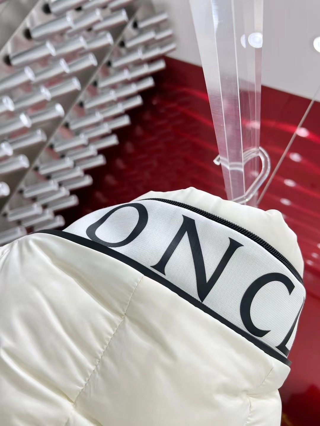 秋冬限定　モンクレール　MONCLER　3色　Cardamine 　ダウンベスト　ベスト　MEN'S　フード付き - 画像 8