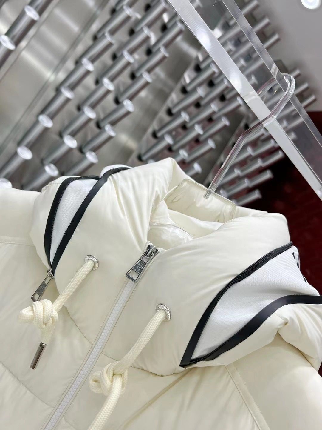 秋冬限定　モンクレール　MONCLER　3色　Cardamine 　ダウンベスト　ベスト　MEN'S　フード付き - 画像 6