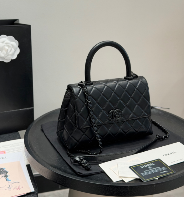 CHANEL マトラッセ ミニハンドバッグ 黒 1色 🖤