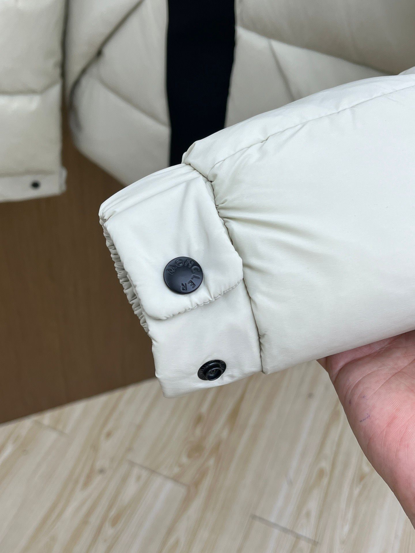 秋冬限定　22/23AW　MONCLER 　モンクレール　MADEIRA　 ショートダウンジャケット　ダウンジャケット　フード付き　ロゴ　3色 - 画像 11