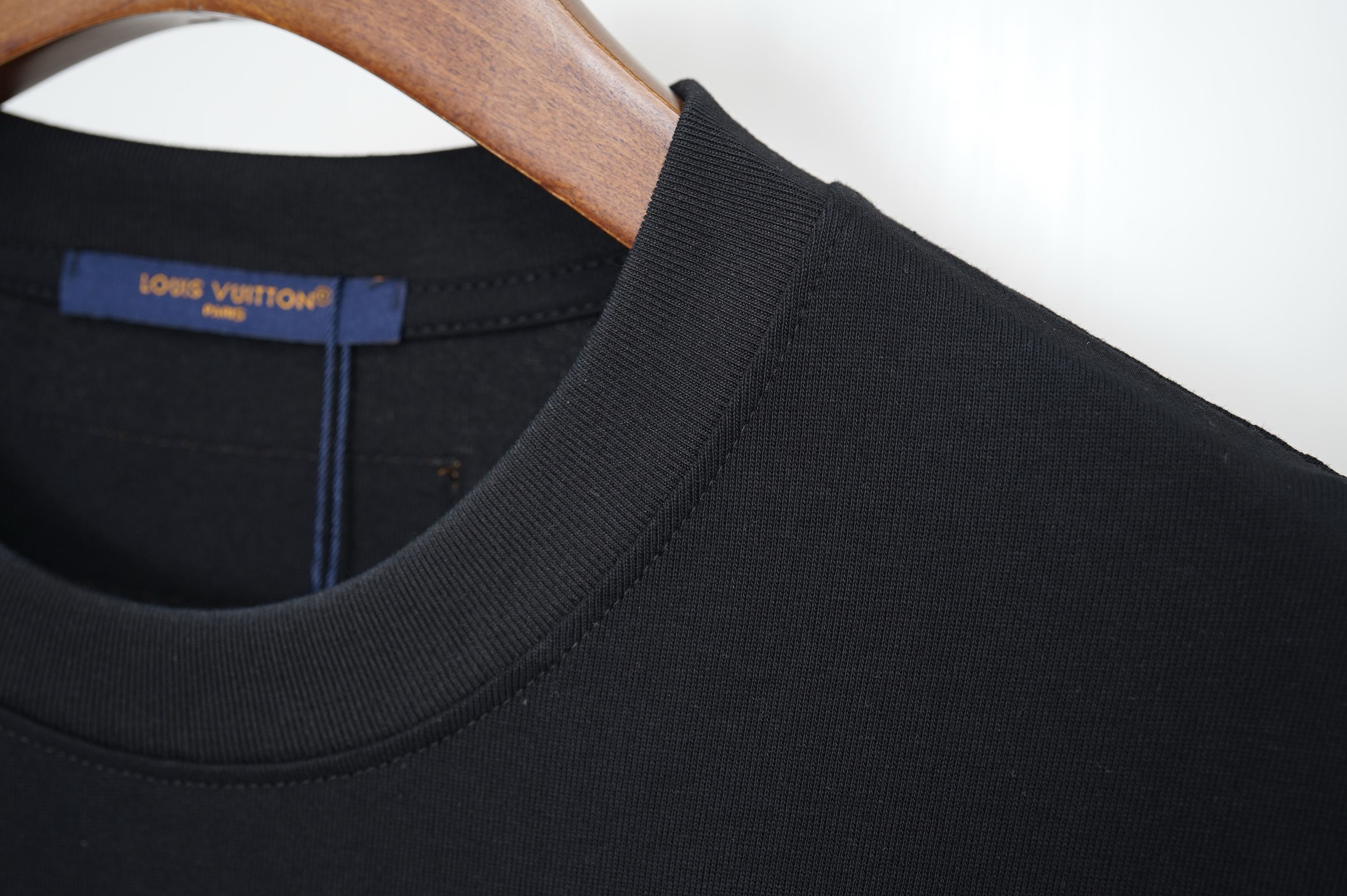 ルイヴィトン　Louis Vuitton　クルーネックTシャツ　T-Shirt　シャツ　半袖Tシャツ　メンズTシャツ　白/黒　刺繍シャツ　2色 - 画像 7