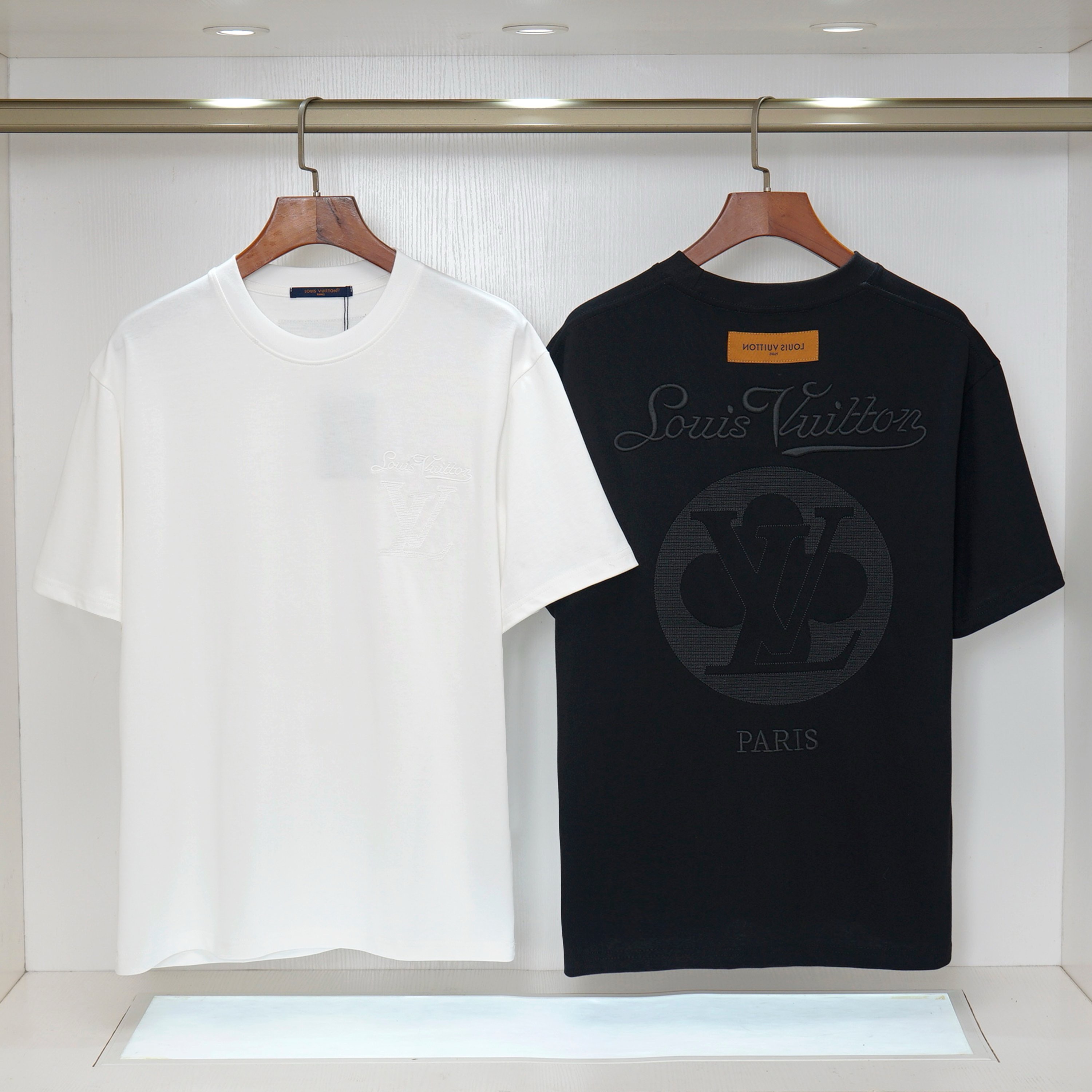 ルイヴィトン　Louis Vuitton　クルーネックTシャツ　T-Shirt　シャツ　半袖Tシャツ　メンズTシャツ　白/黒　刺繍シャツ　2色 - 画像 2