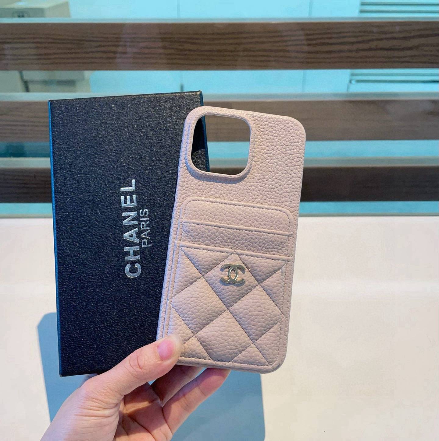 CHANEL シャネル カードケース付き手机壳 ロゴTシャツ バイカラー クルーネック ホワイト ブラック - 画像 9