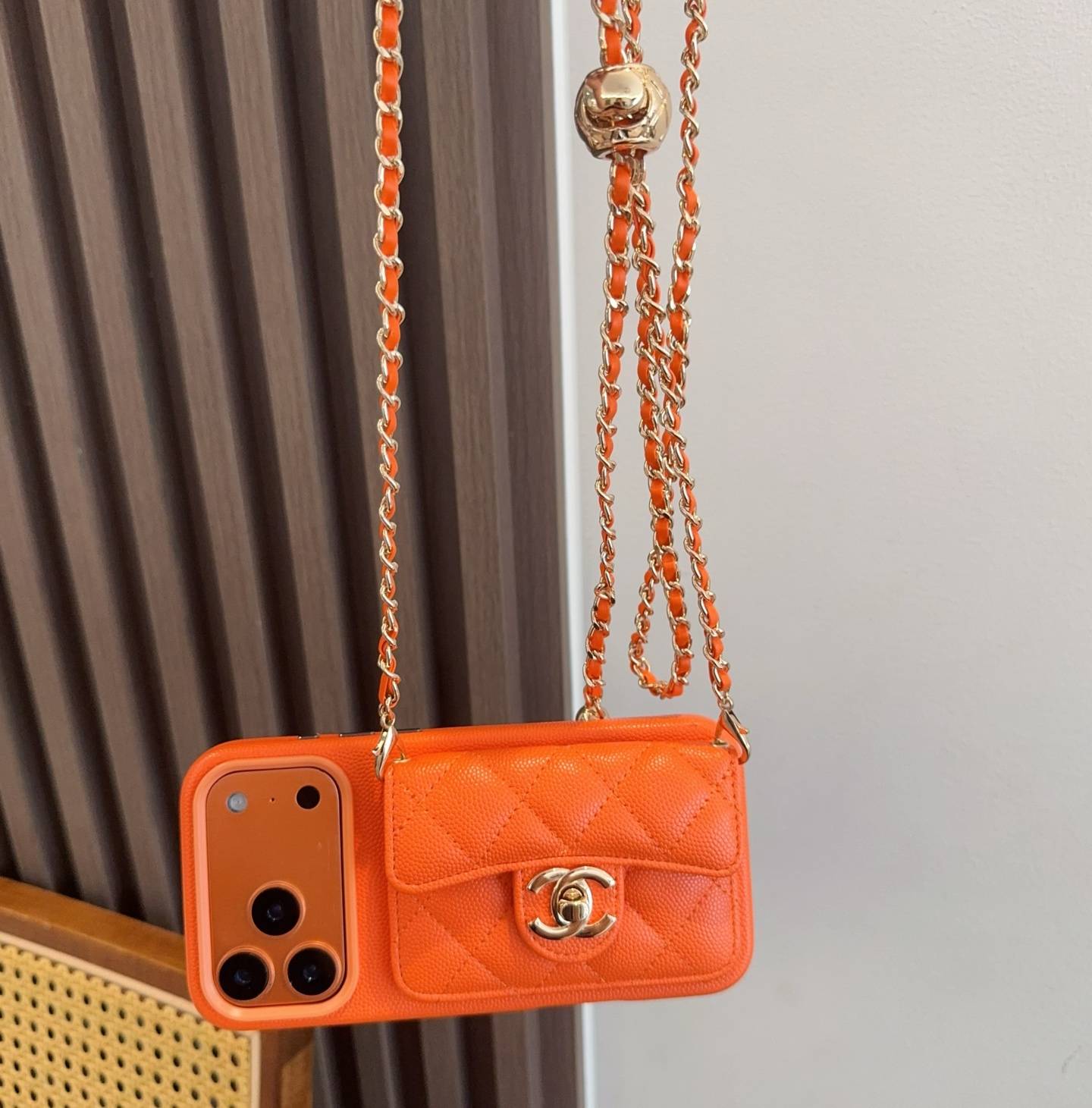 CHANEL シャネル フォンケース チェーン付き ファンシーファッション オレンジ - 画像 2