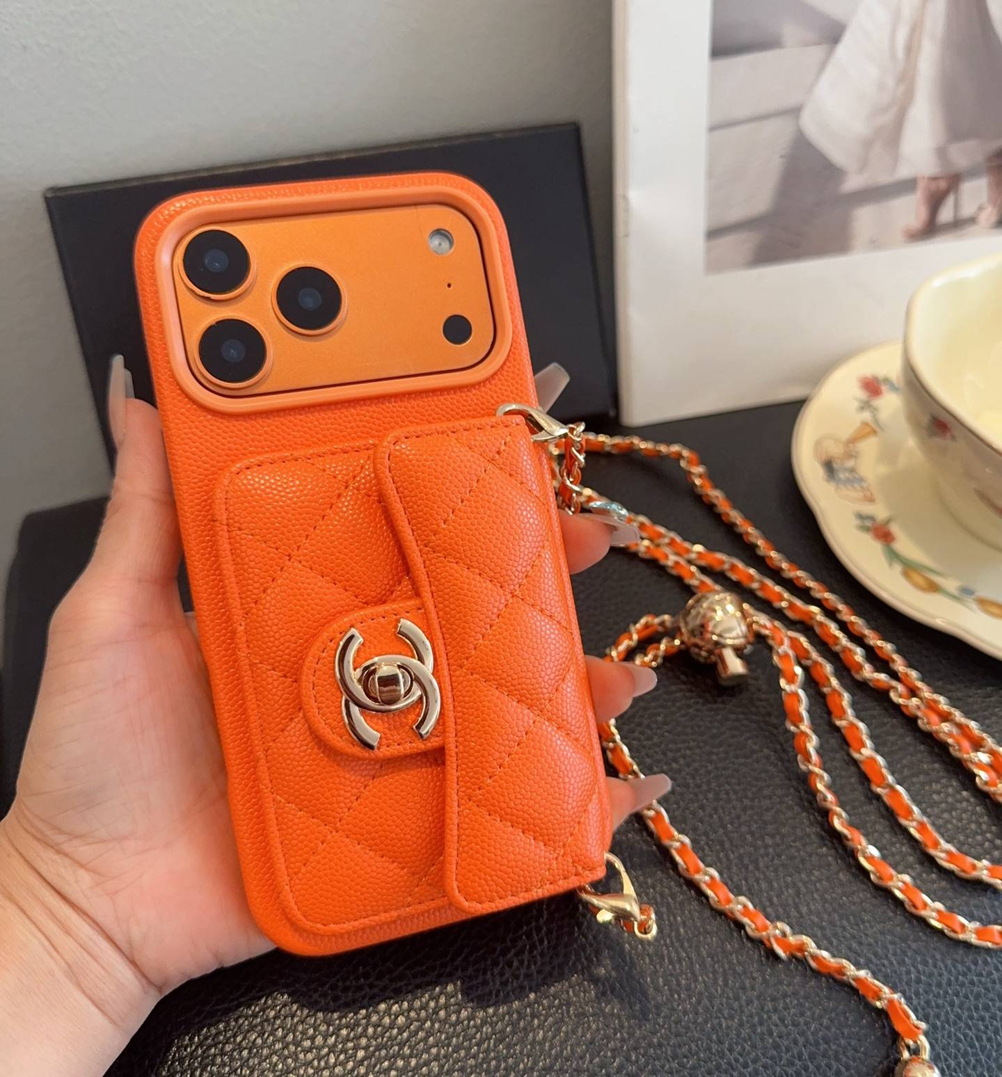 CHANEL シャネル フォンケース チェーン付き ファンシーファッション オレンジ - 画像 4
