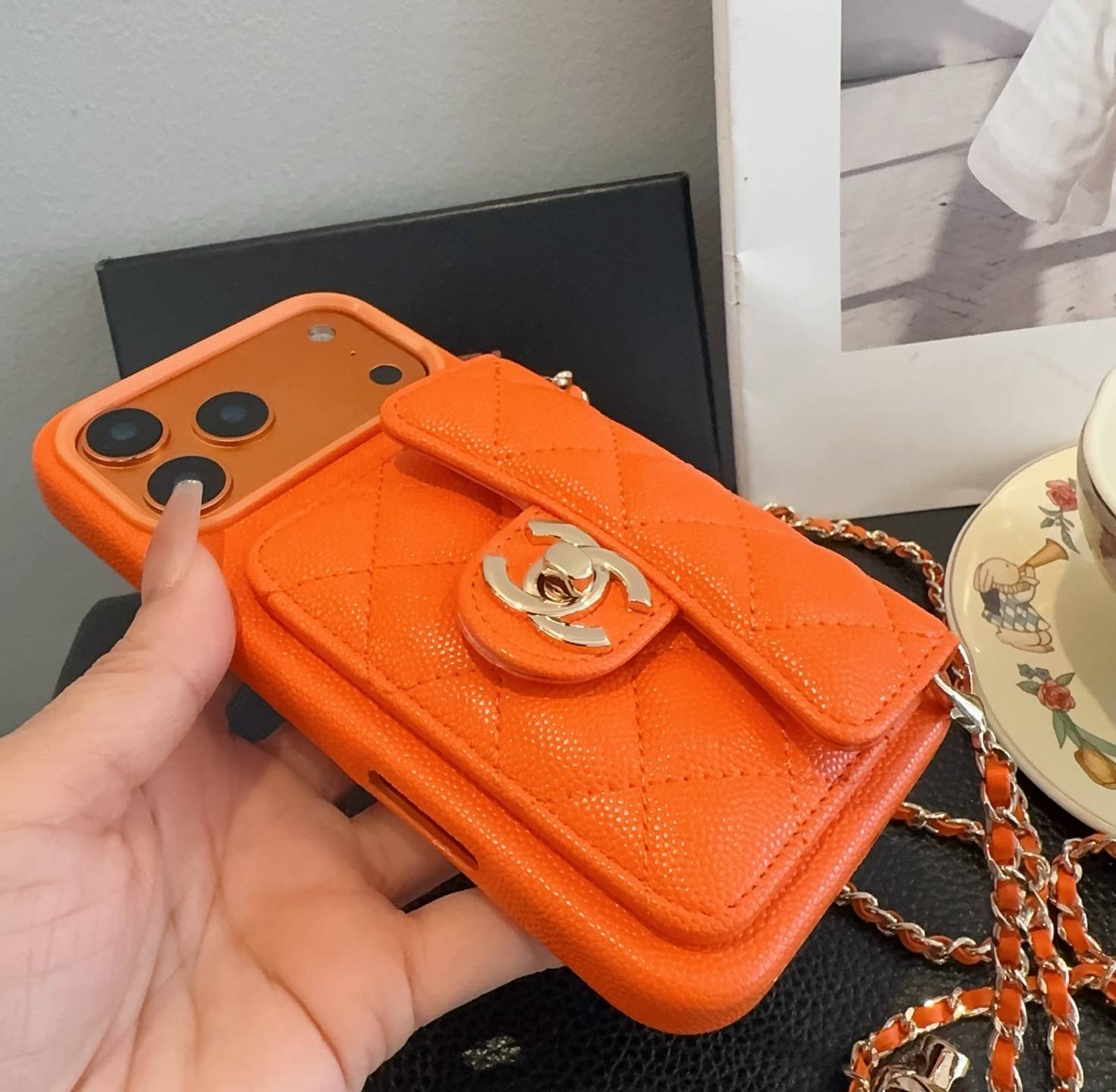 CHANEL シャネル フォンケース チェーン付き ファンシーファッション オレンジ - 画像 5
