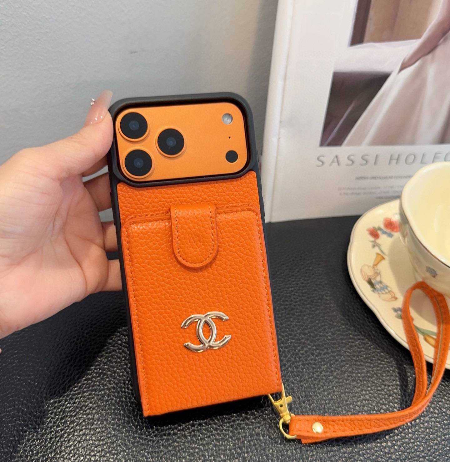 CHANEL シャネル カードケース 手帳型 スマホケース ロゴTシャツ ココマーク バイカラー ブラック オレンジ