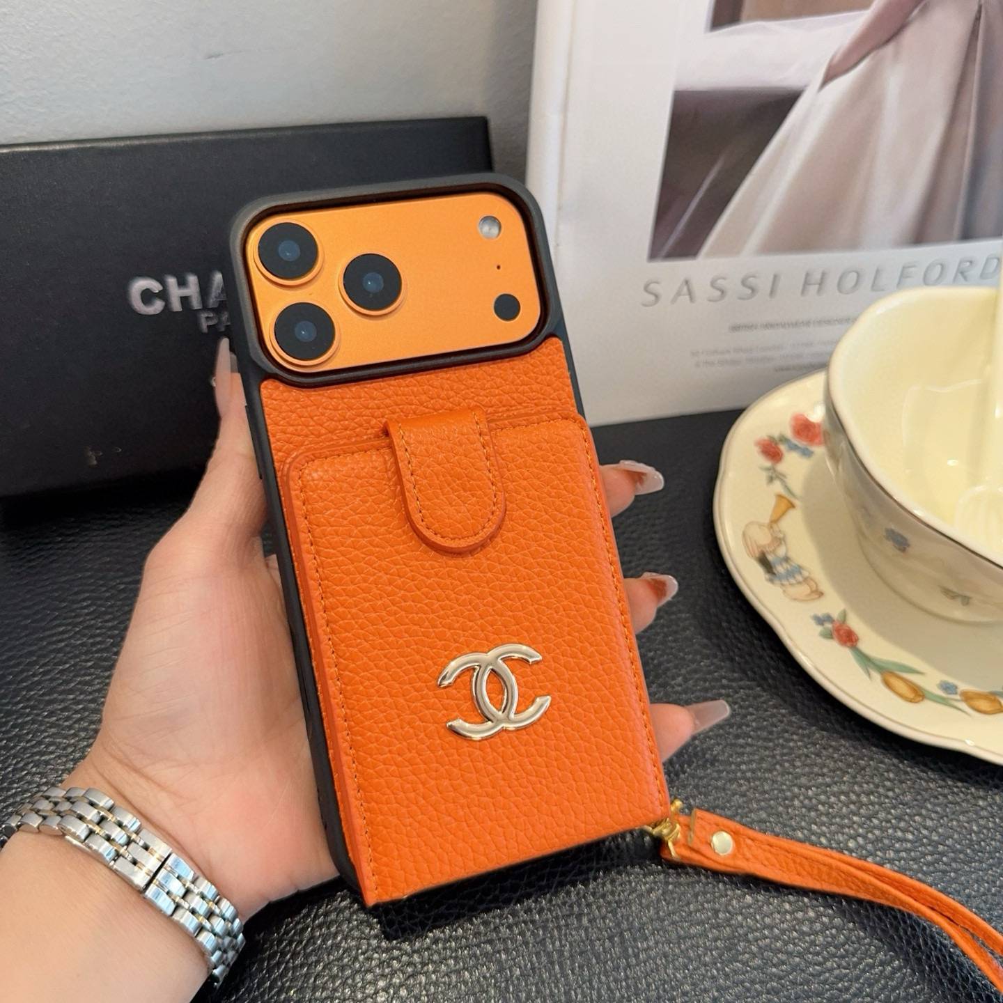 CHANEL シャネル カードケース 手帳型 スマホケース ロゴTシャツ ココマーク バイカラー ブラック オレンジ - 画像 3
